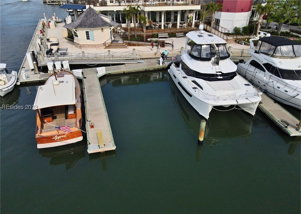2 HARBOUR TOWN YACHT BASIN