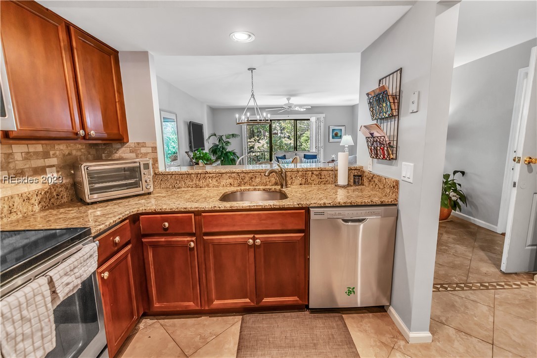 2 Wimbledon Court Unit: 101