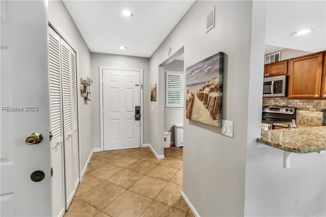2 Wimbledon Court Unit: 101