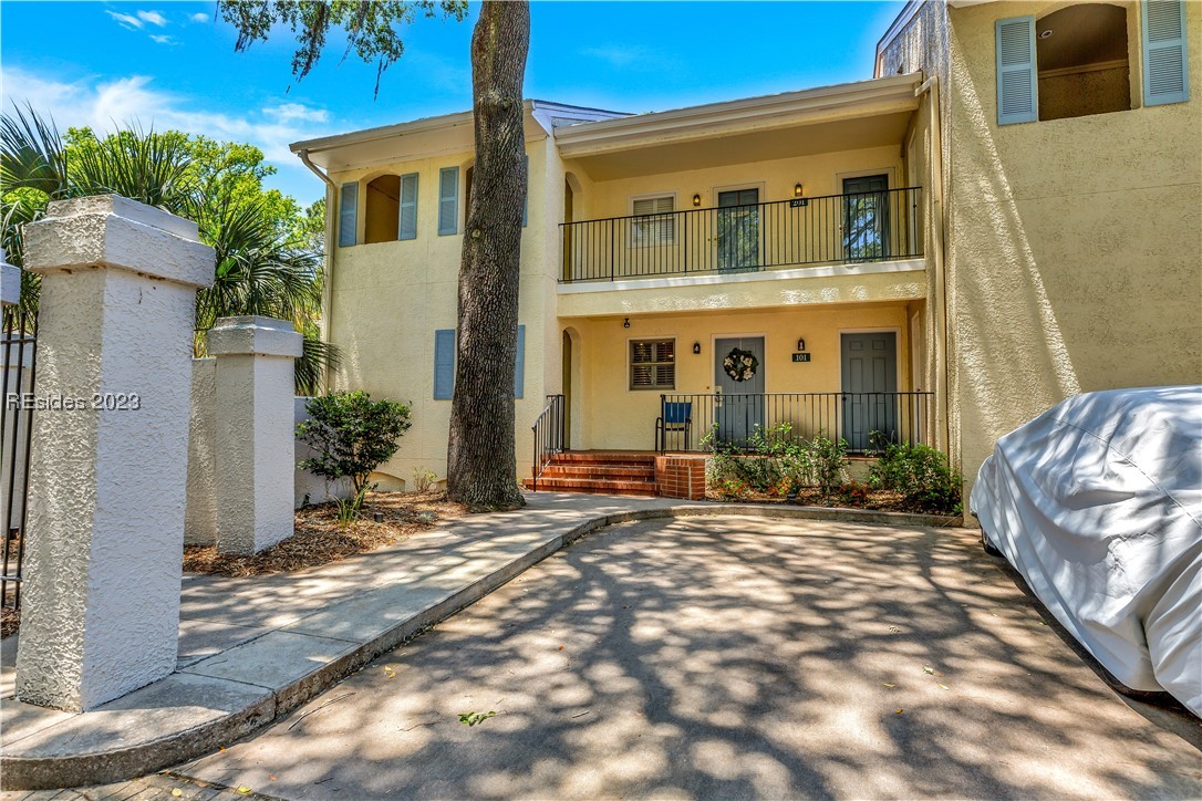 2 Wimbledon Court Unit: 101