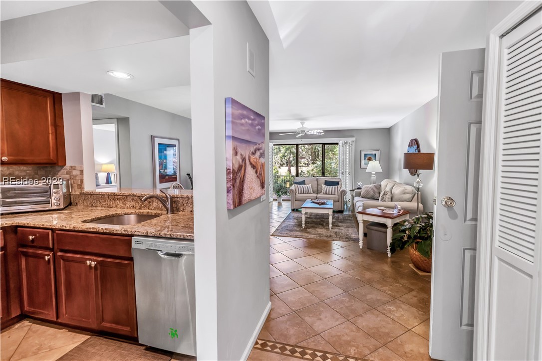 2 Wimbledon Court Unit: 101