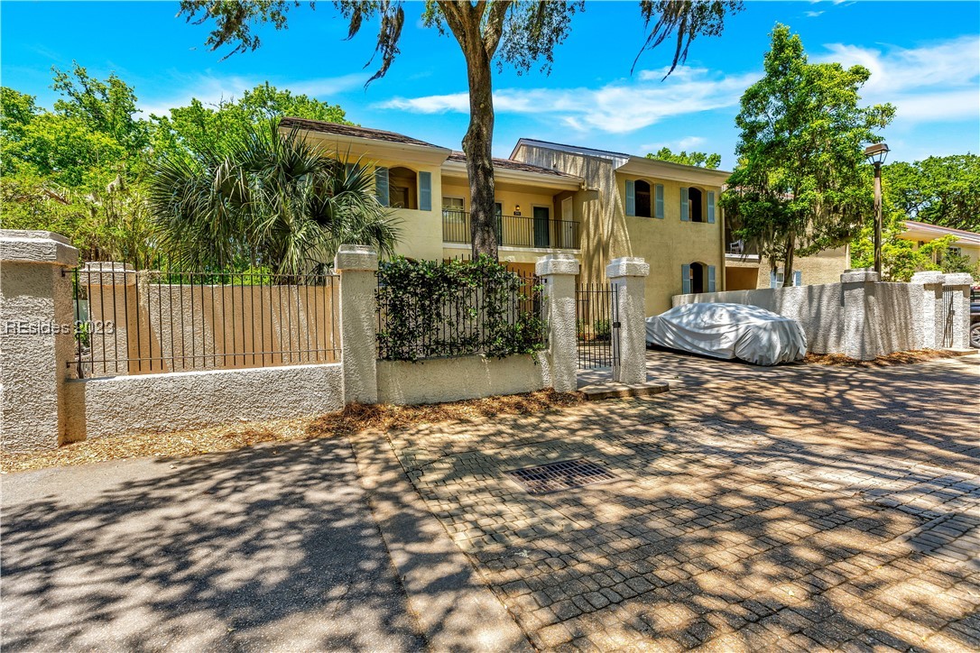 2 Wimbledon Court Unit: 101