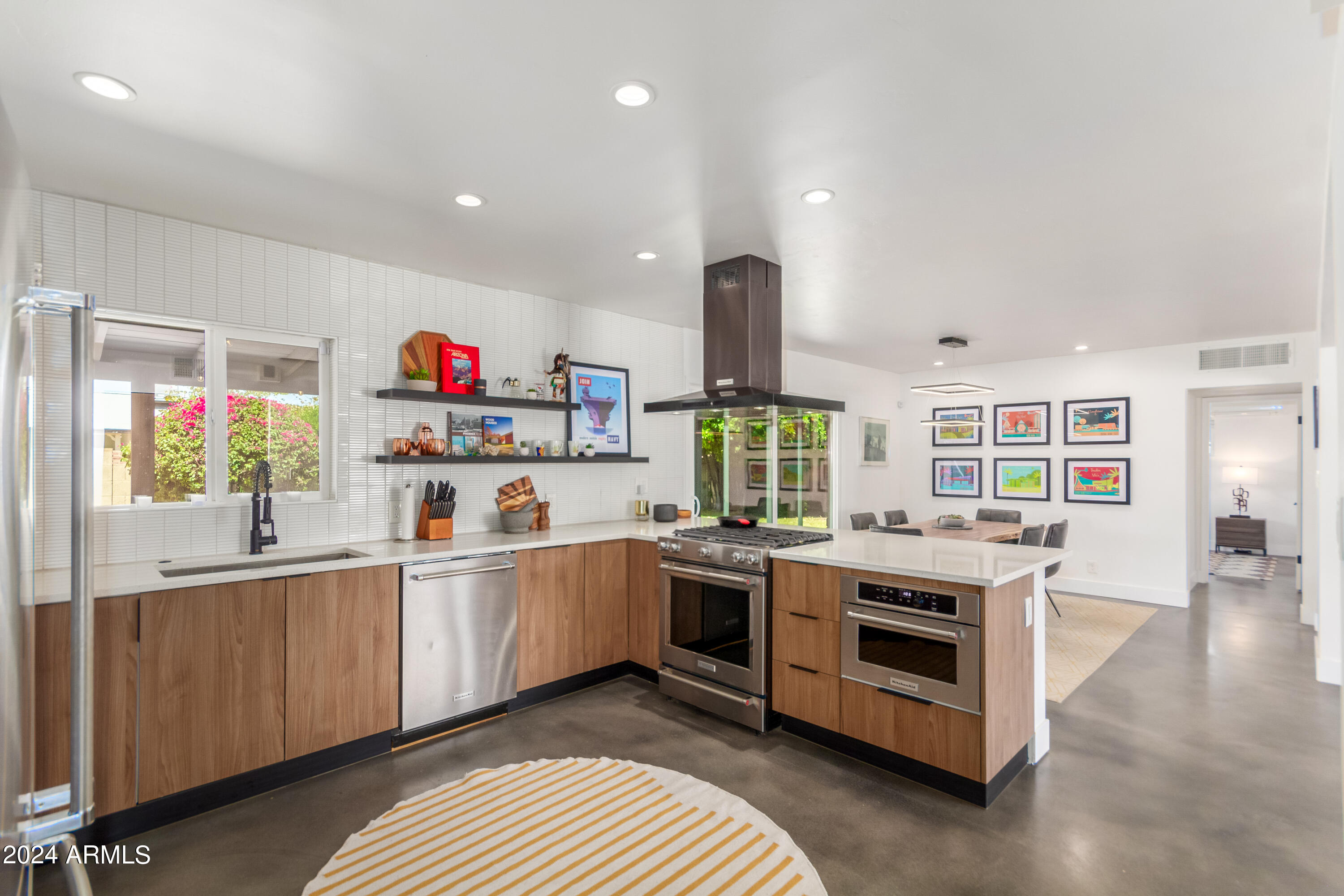 1610 W Lawrence Road