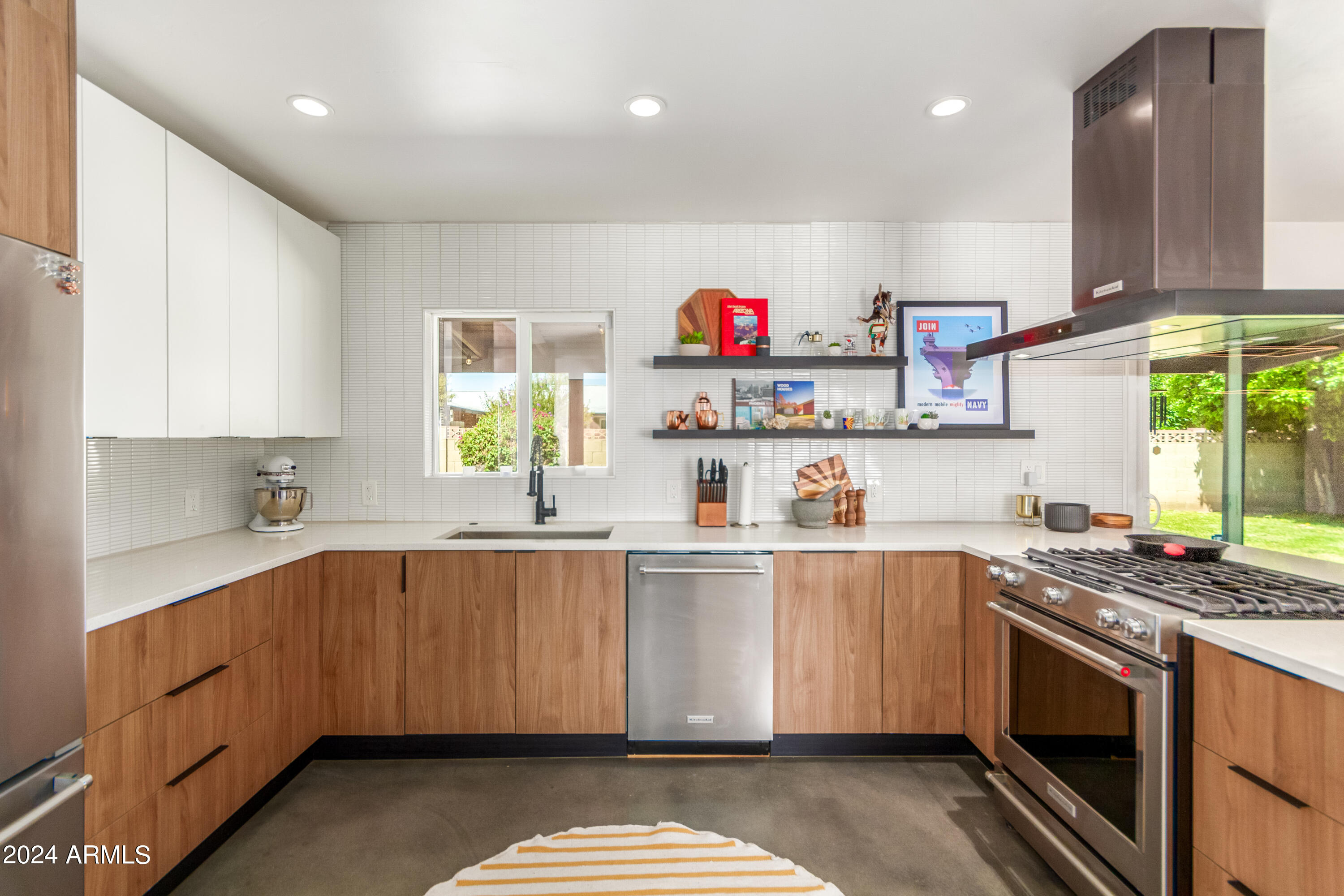 1610 W Lawrence Road