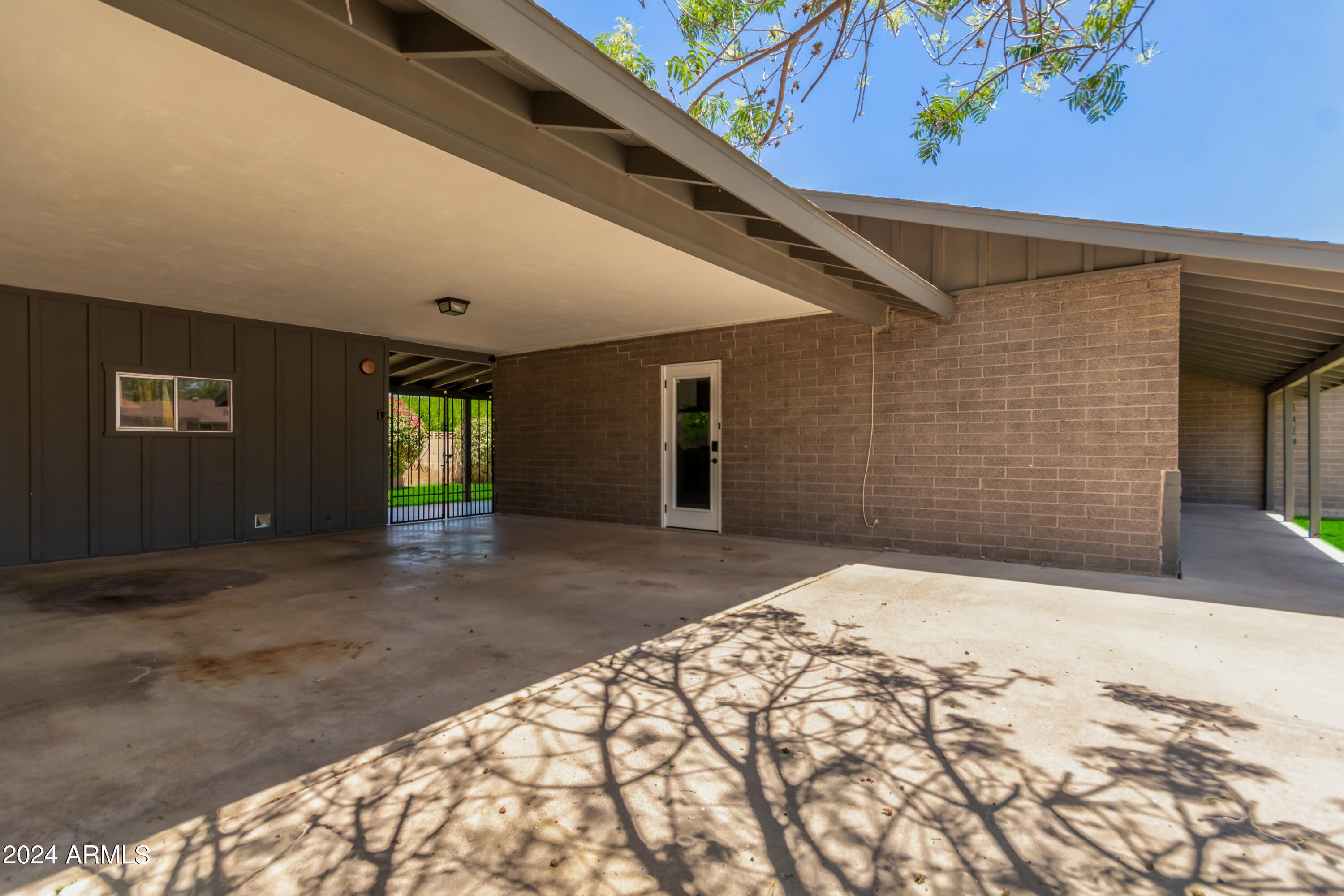 1610 W Lawrence Road
