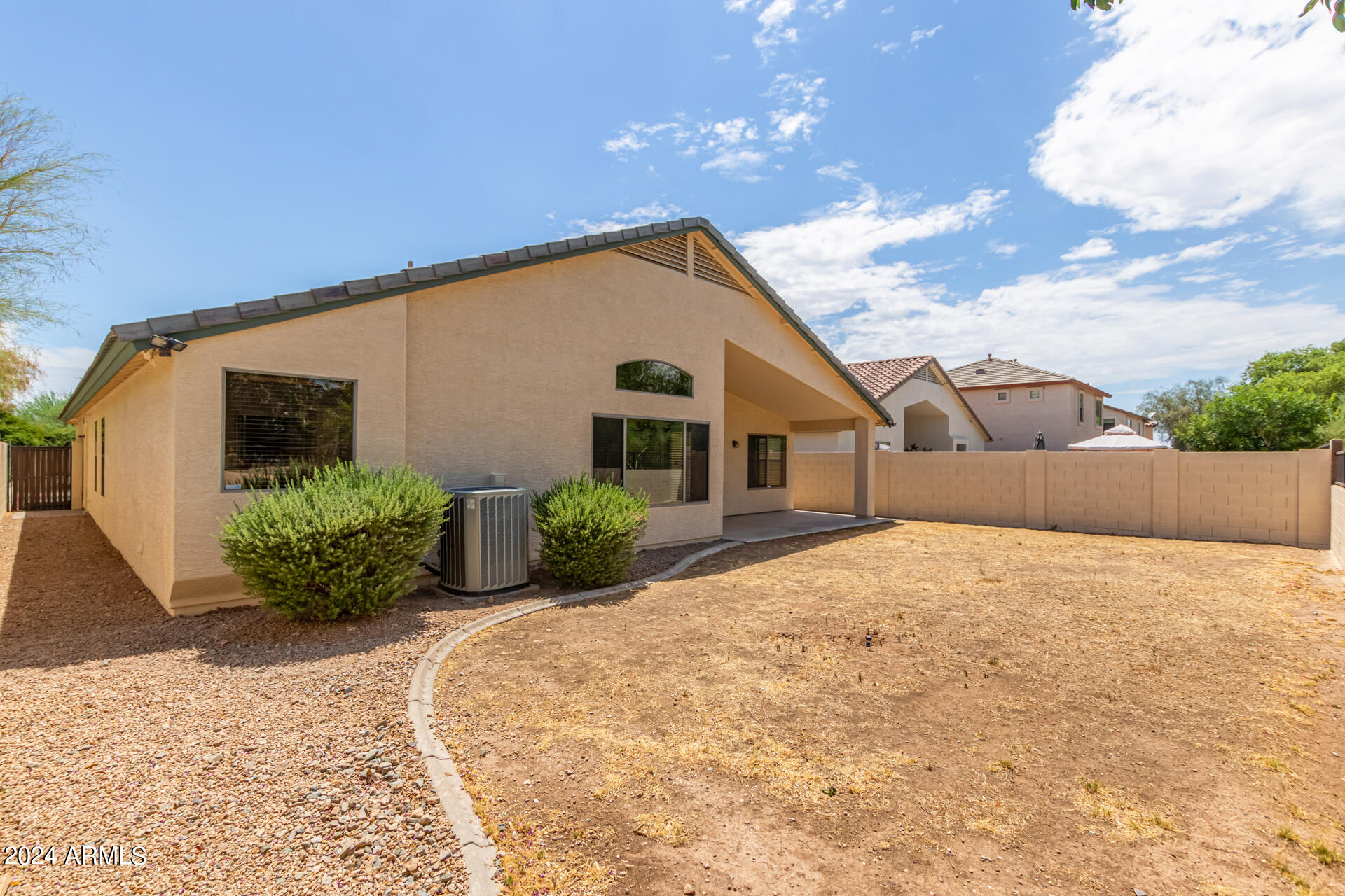 2210 W DALE Lane