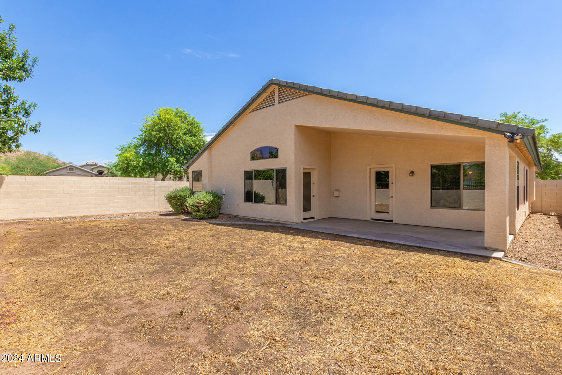 2210 W DALE Lane