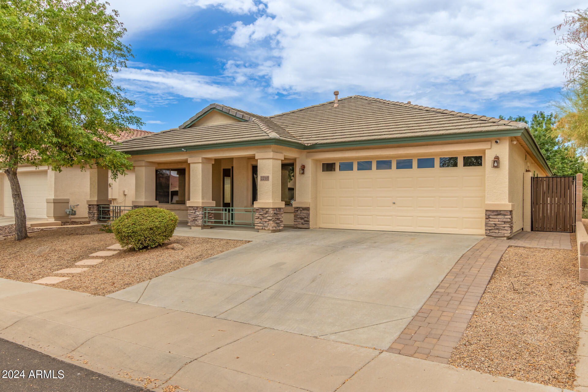 2210 W DALE Lane