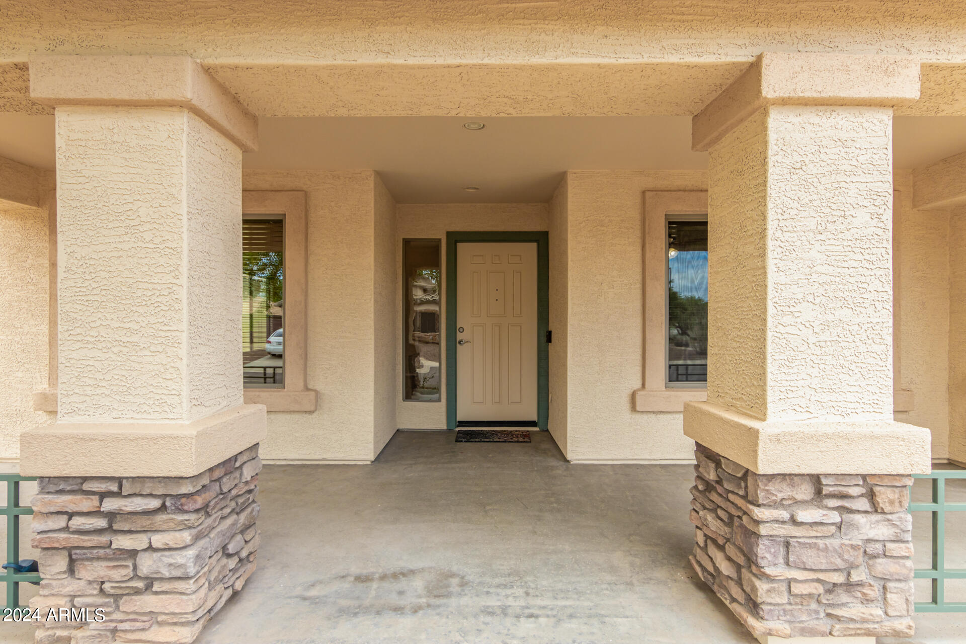 2210 W DALE Lane