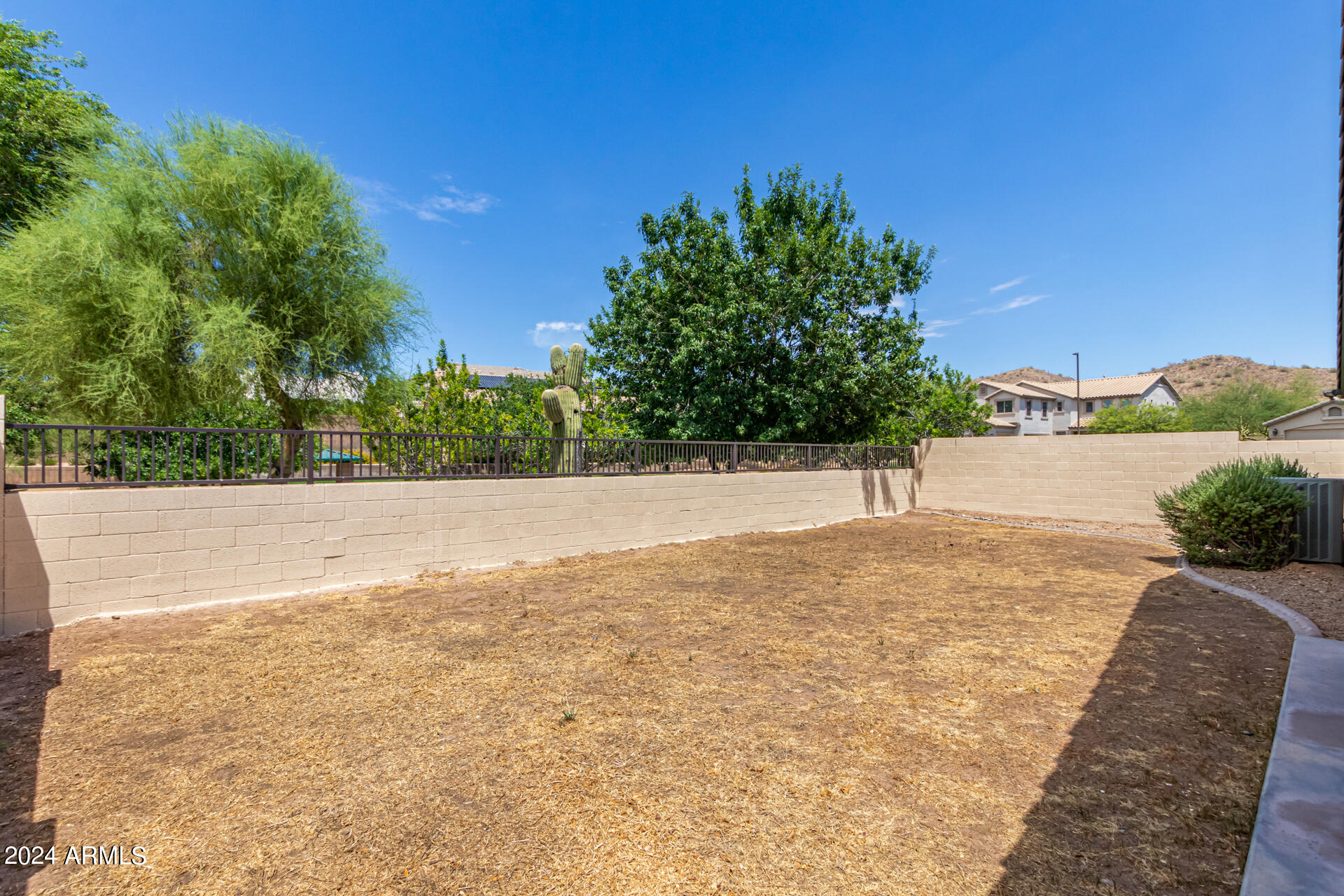 2210 W DALE Lane