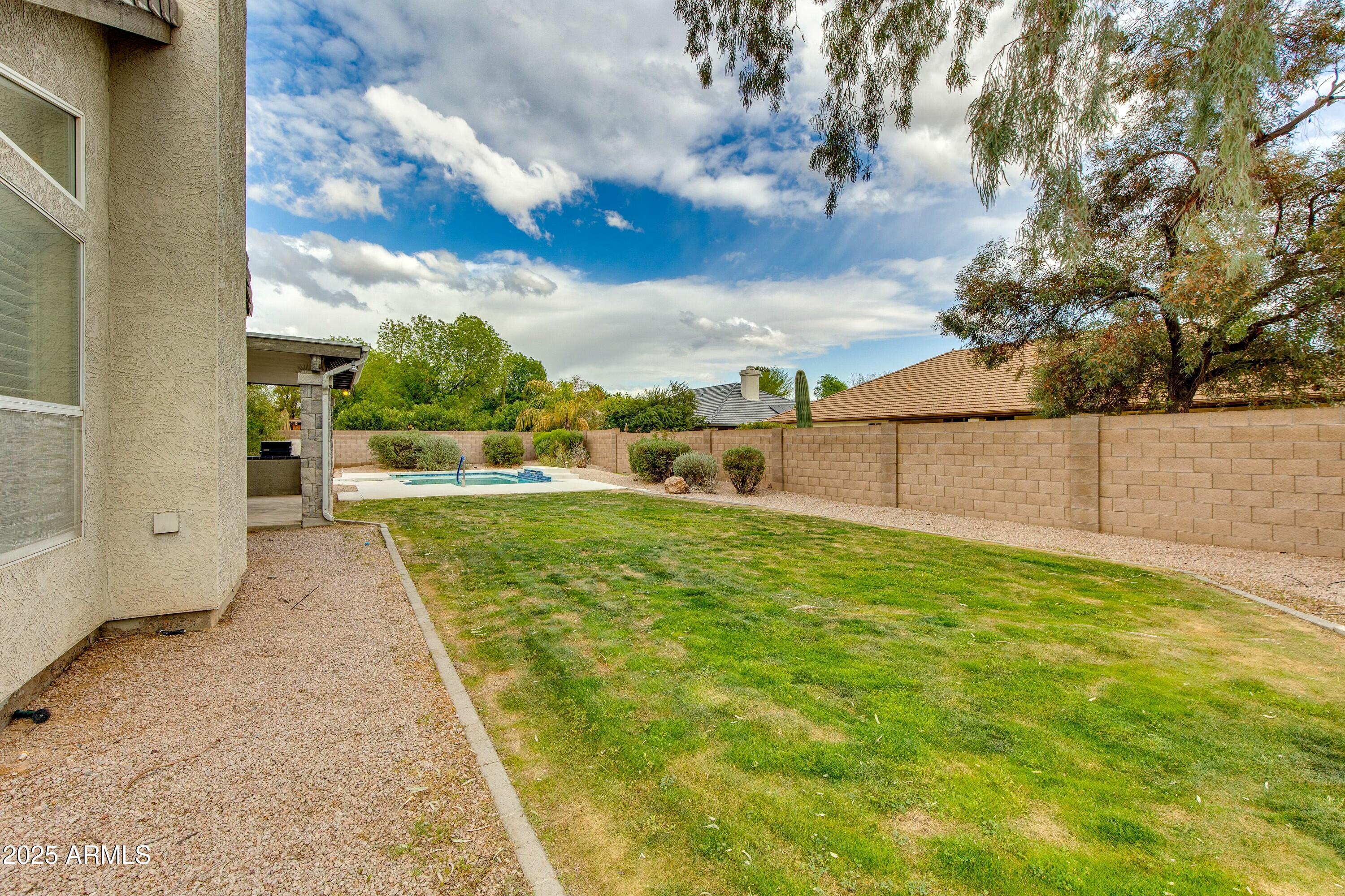 1133 W LAS PALMARITAS Drive