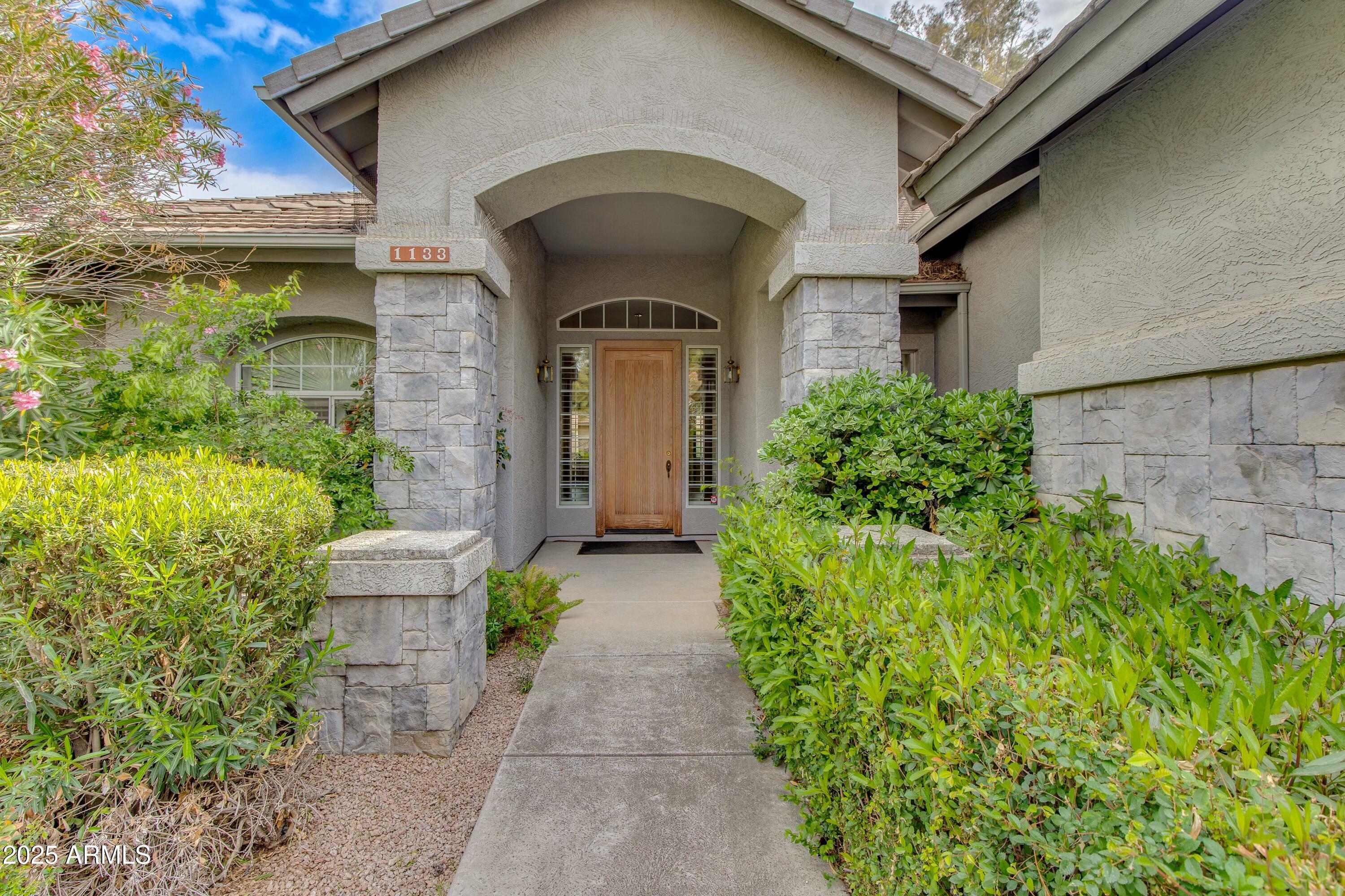 1133 W LAS PALMARITAS Drive