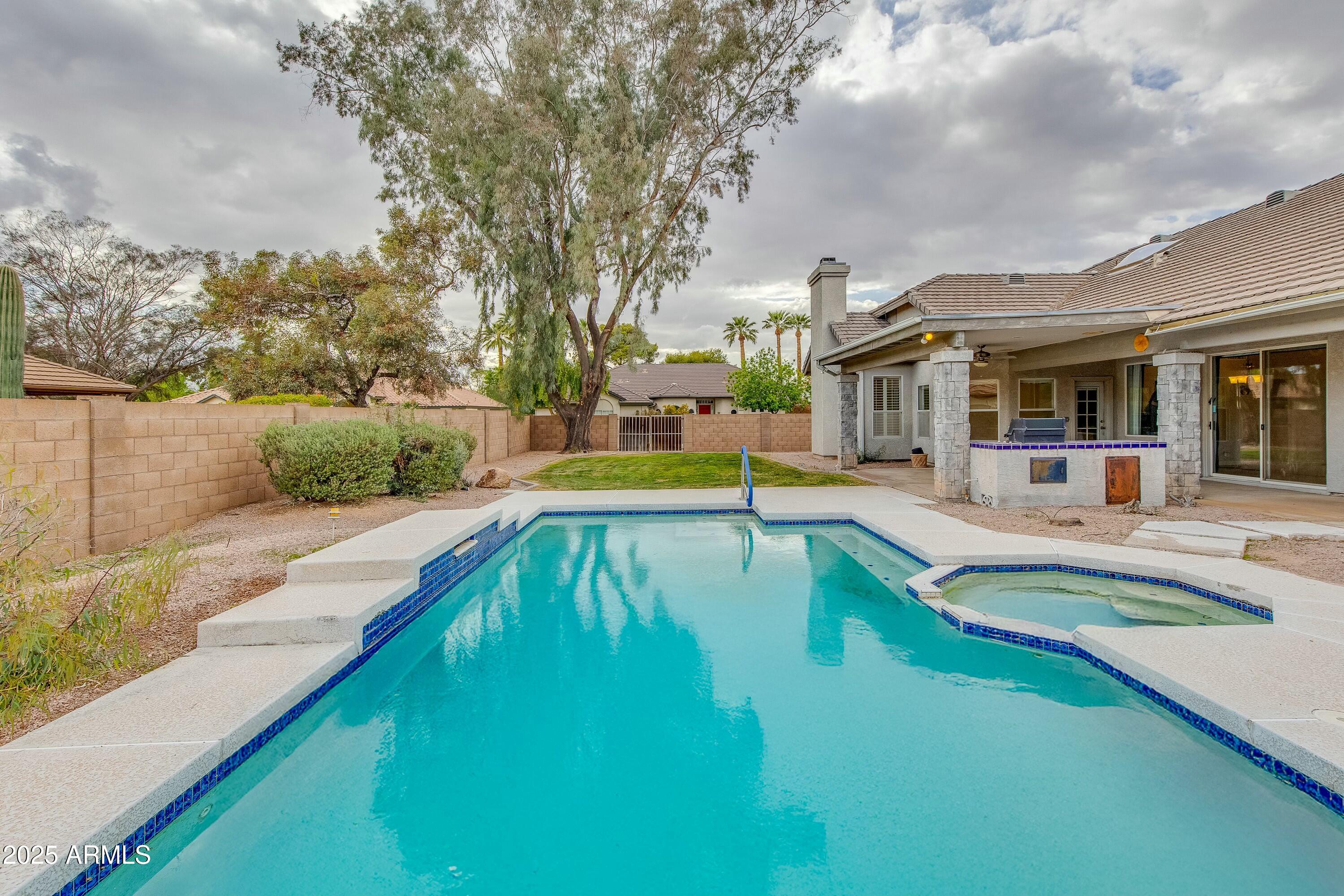 1133 W LAS PALMARITAS Drive