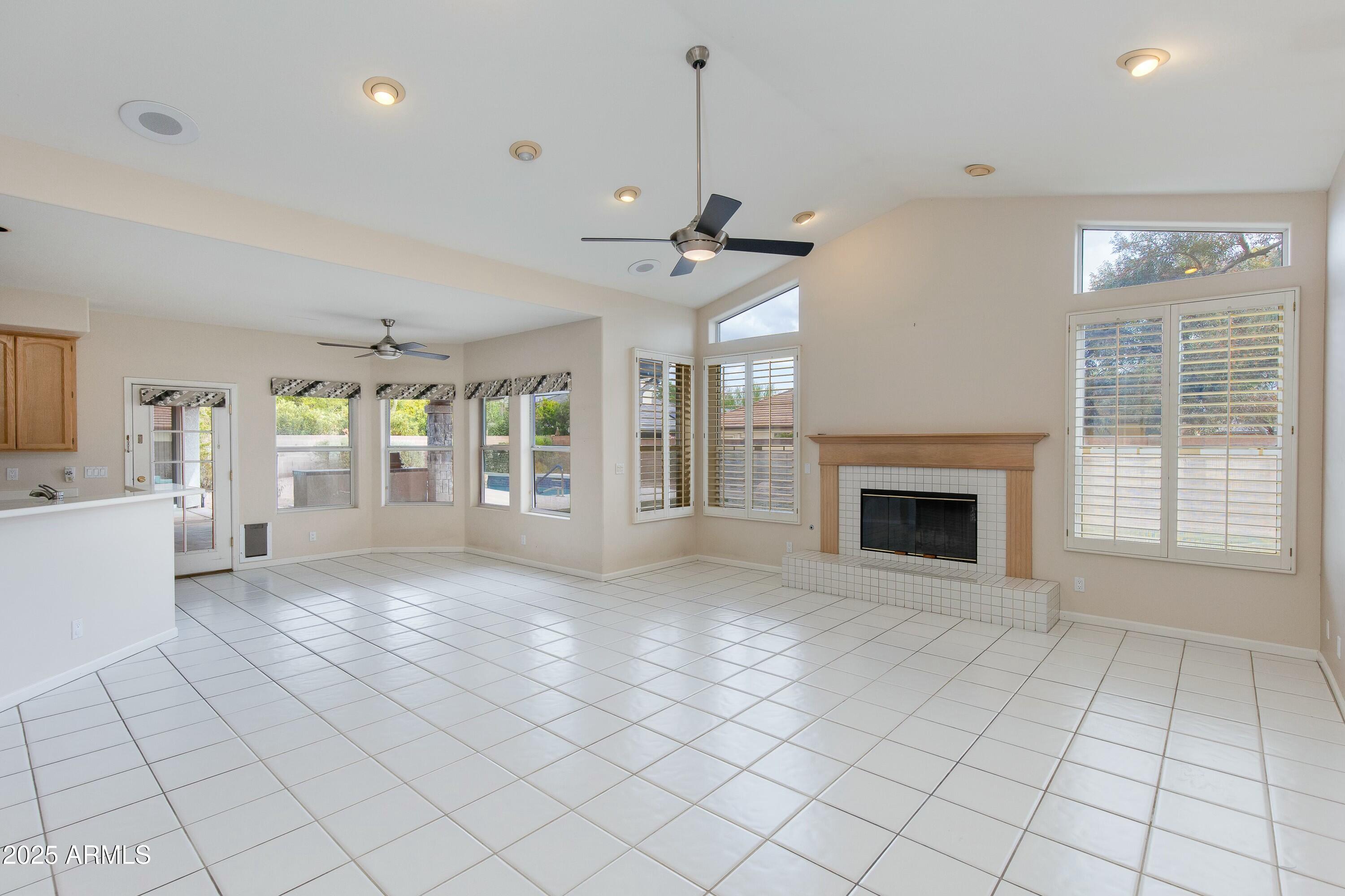 1133 W LAS PALMARITAS Drive