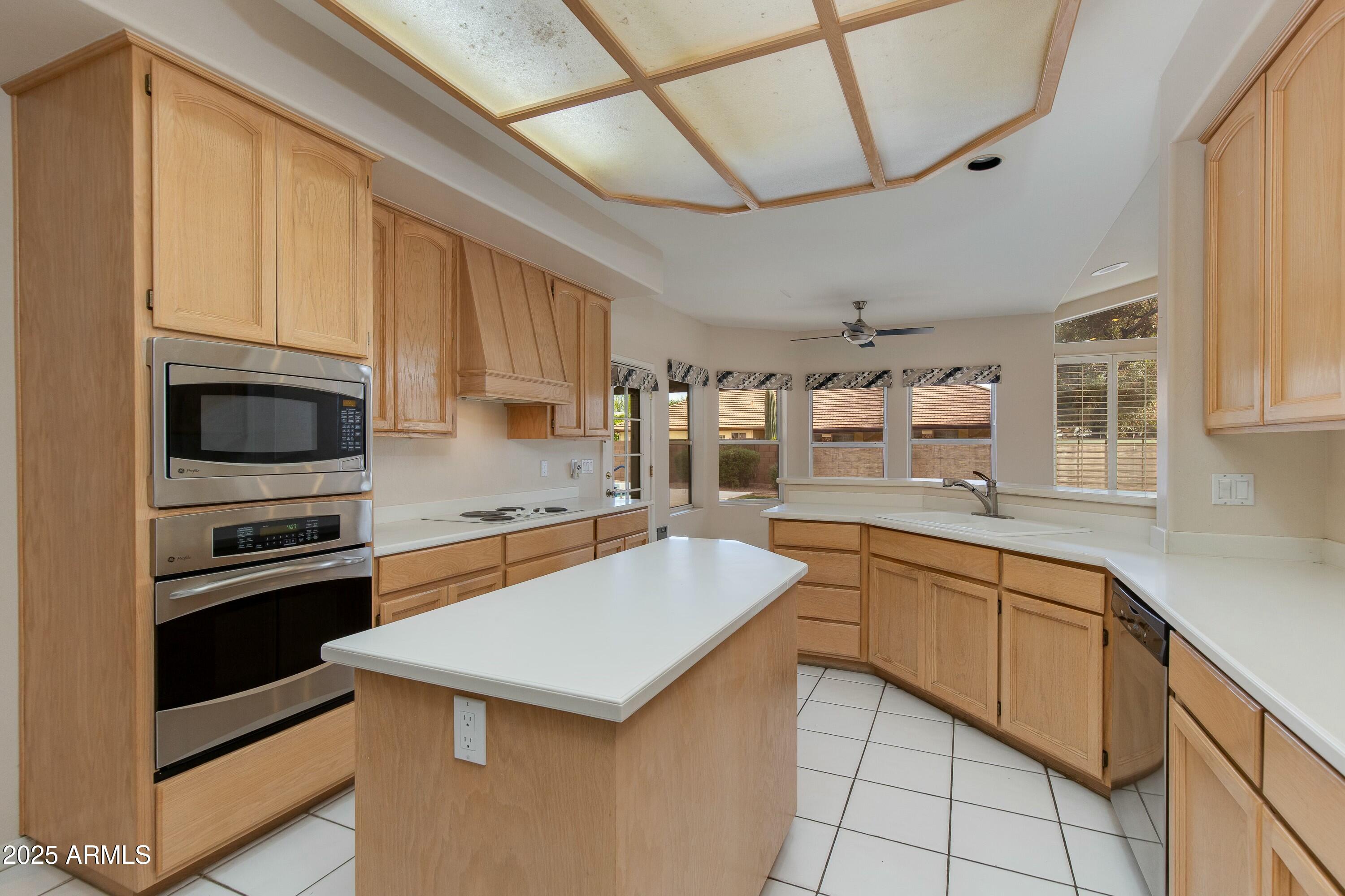 1133 W LAS PALMARITAS Drive