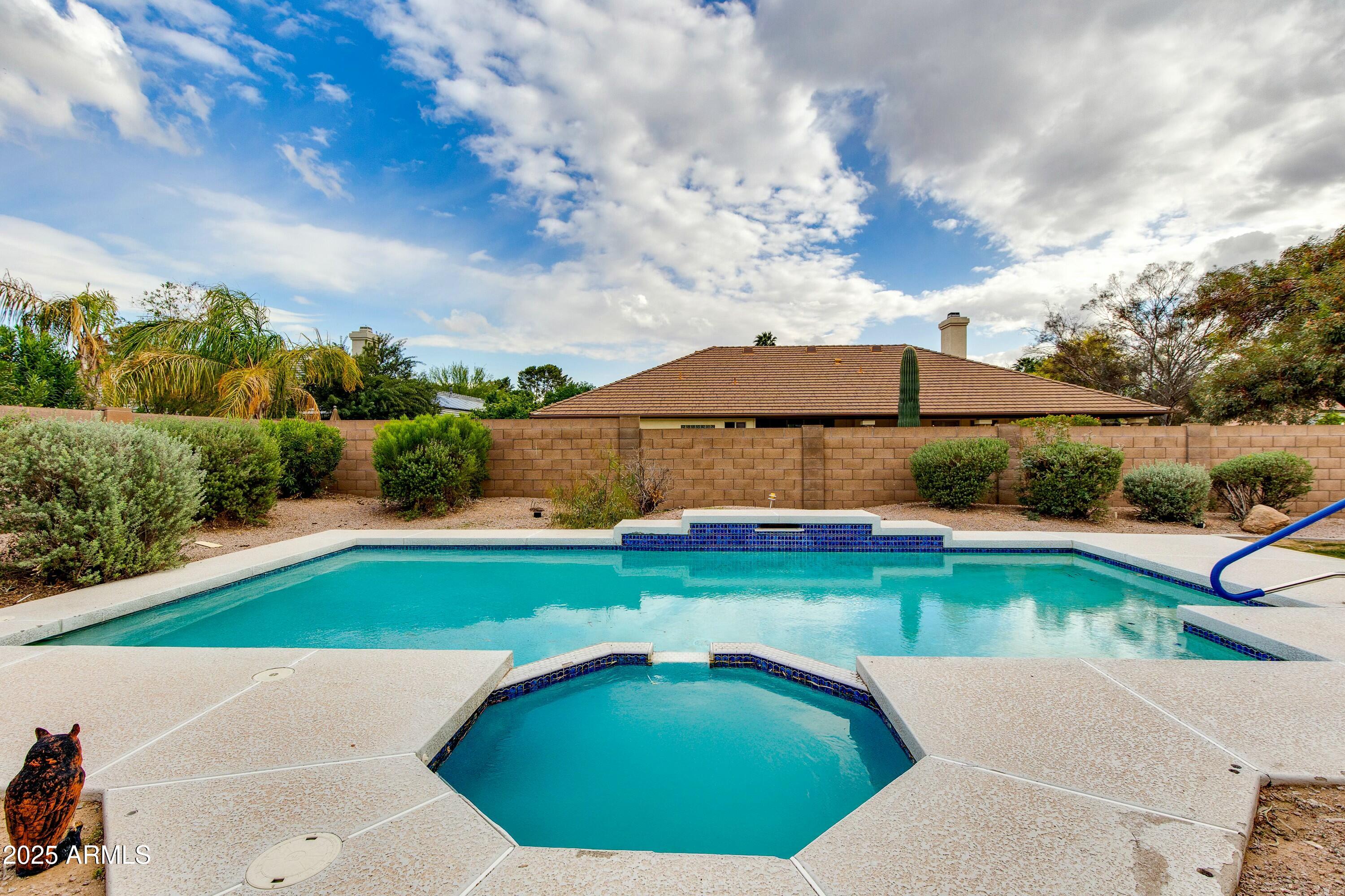 1133 W LAS PALMARITAS Drive