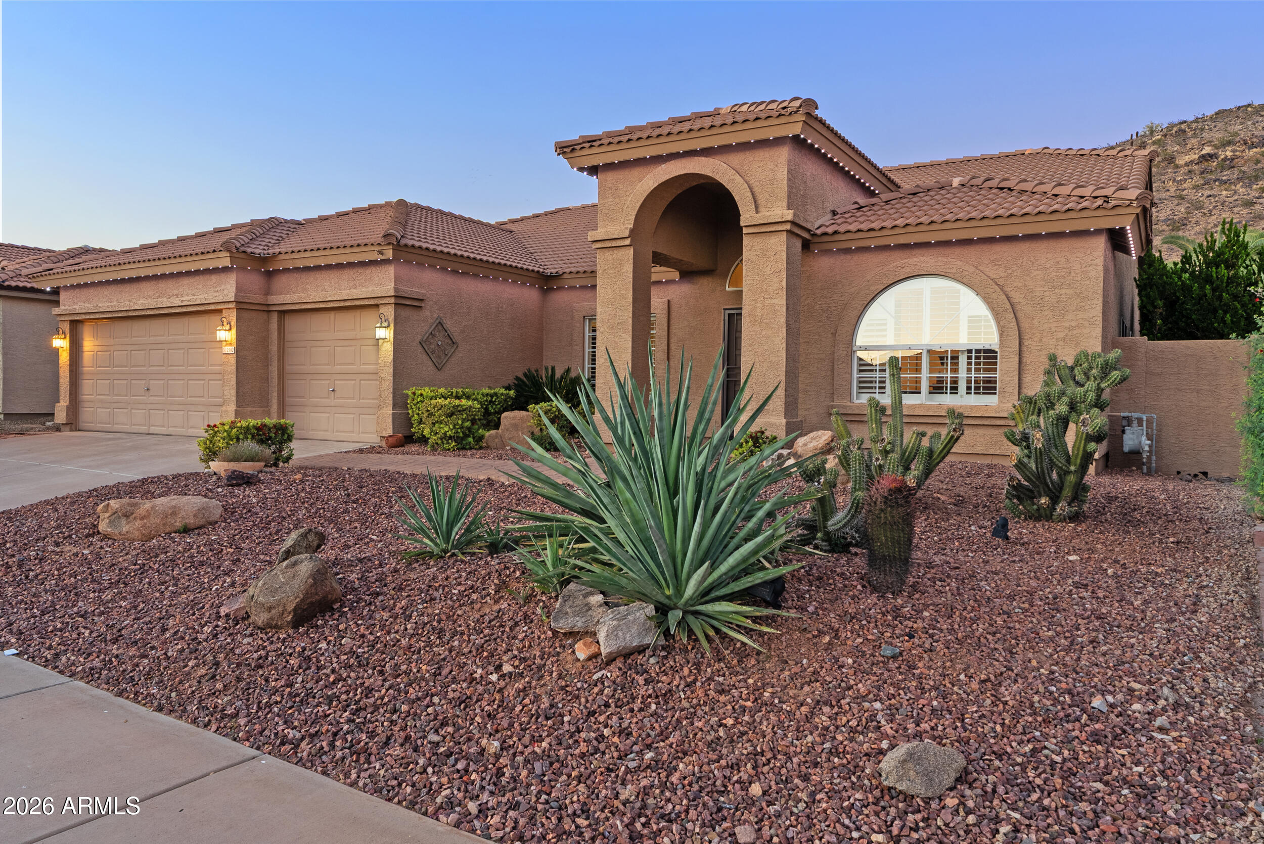 2502 E GLENHAVEN Drive