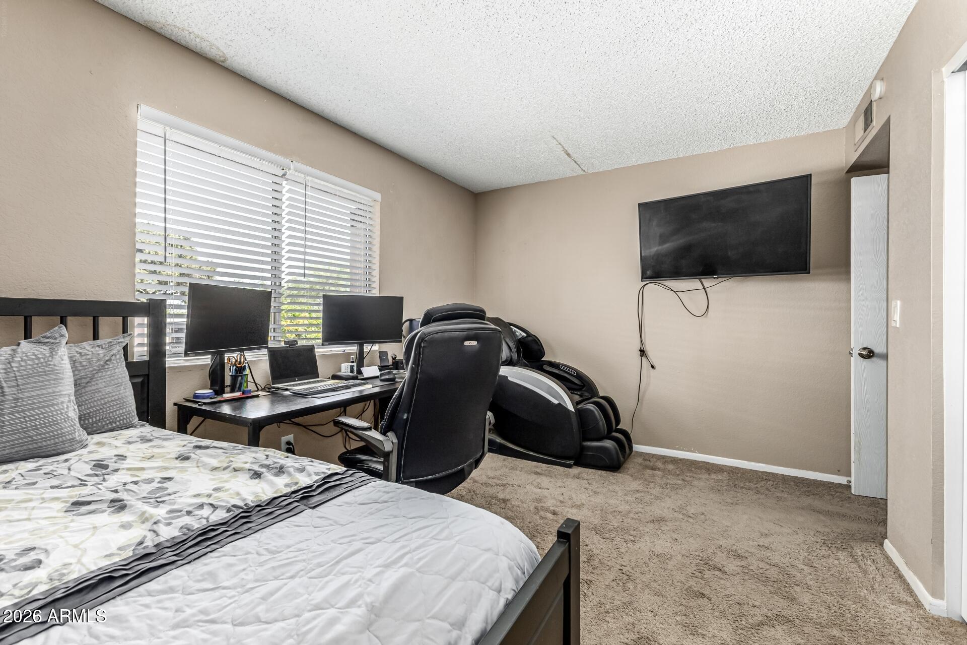 2101 W PONTIAC Drive