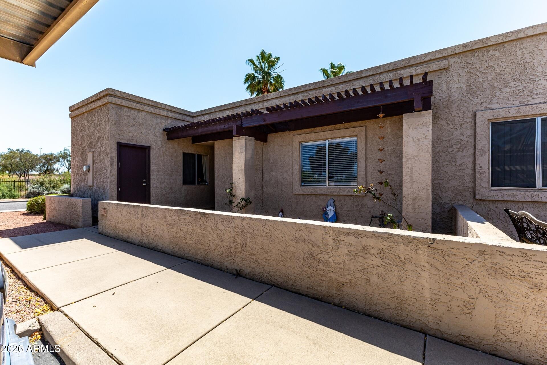 2101 W PONTIAC Drive
