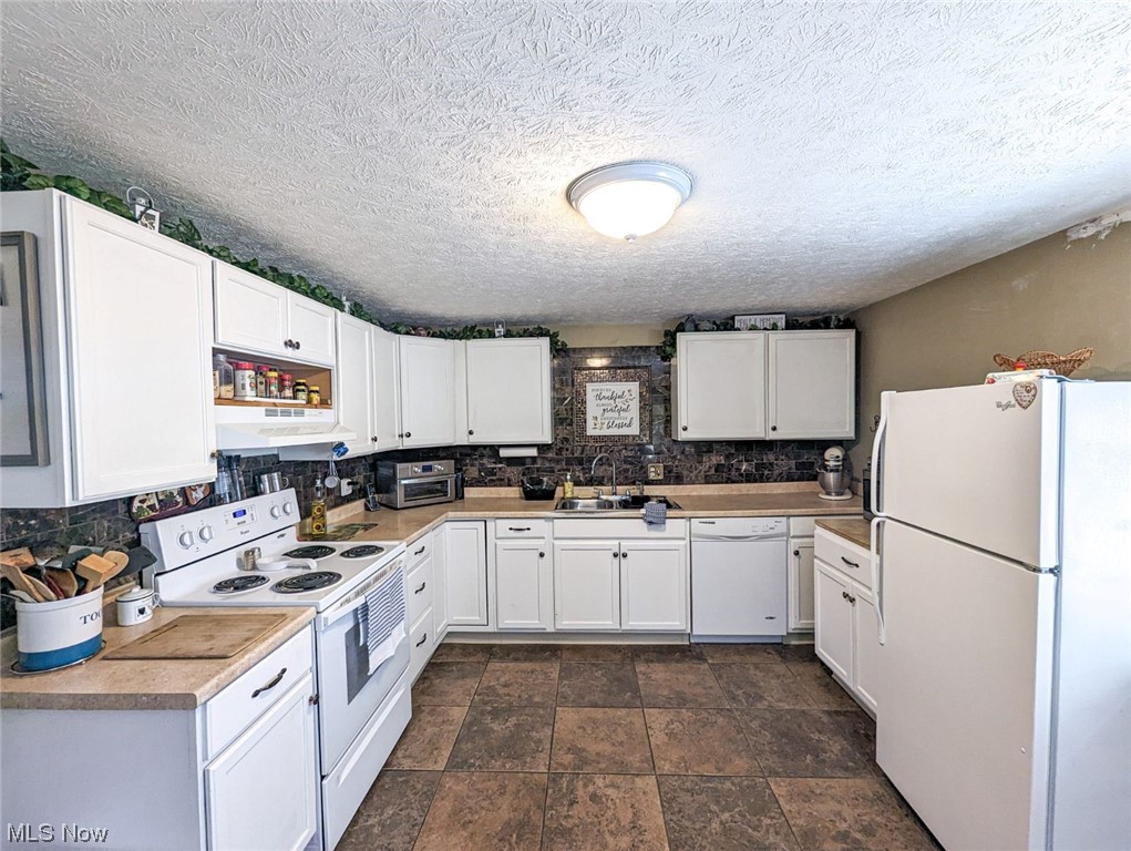 1056 Country Club