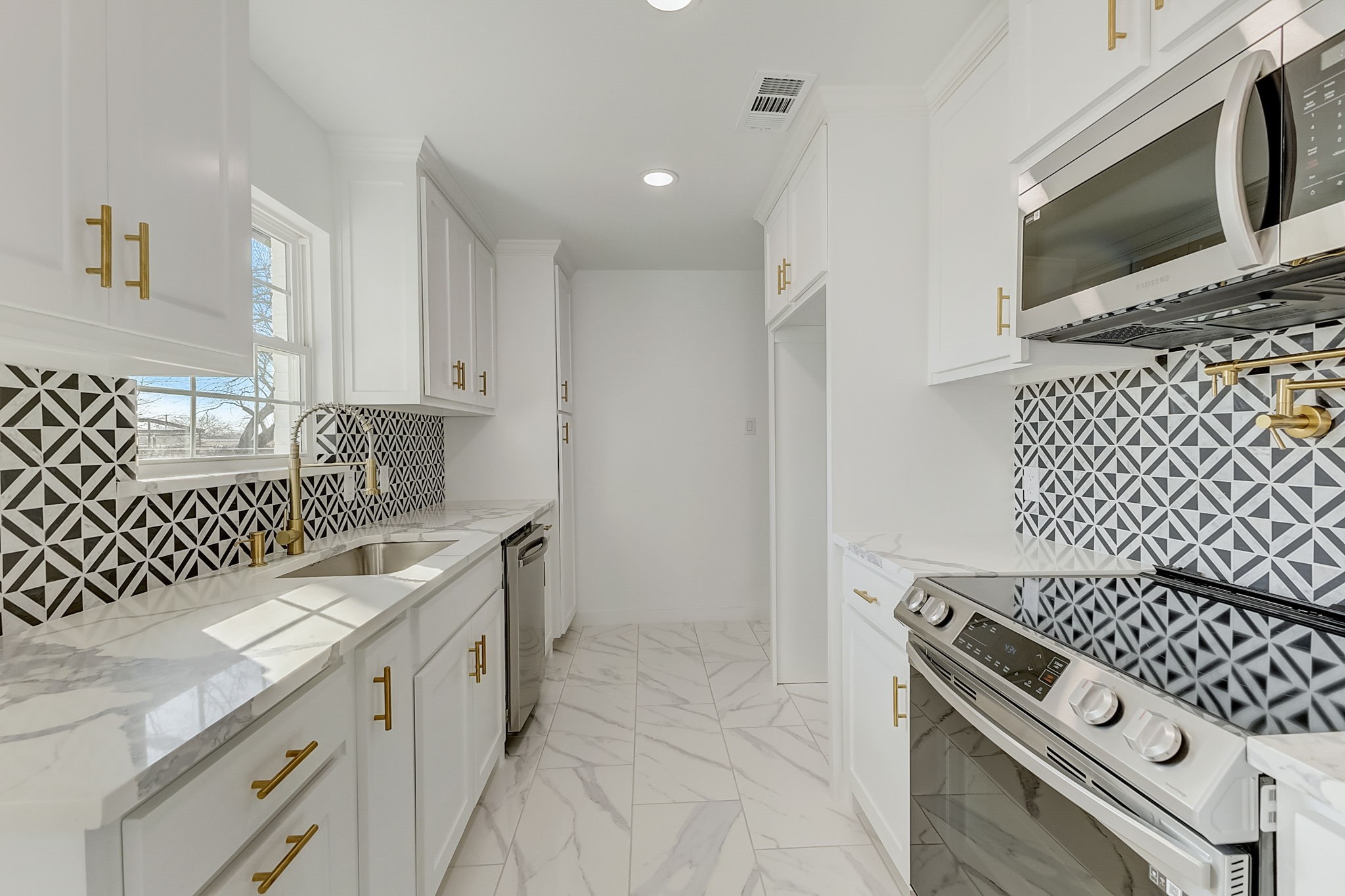 1413 W Cleburne Road