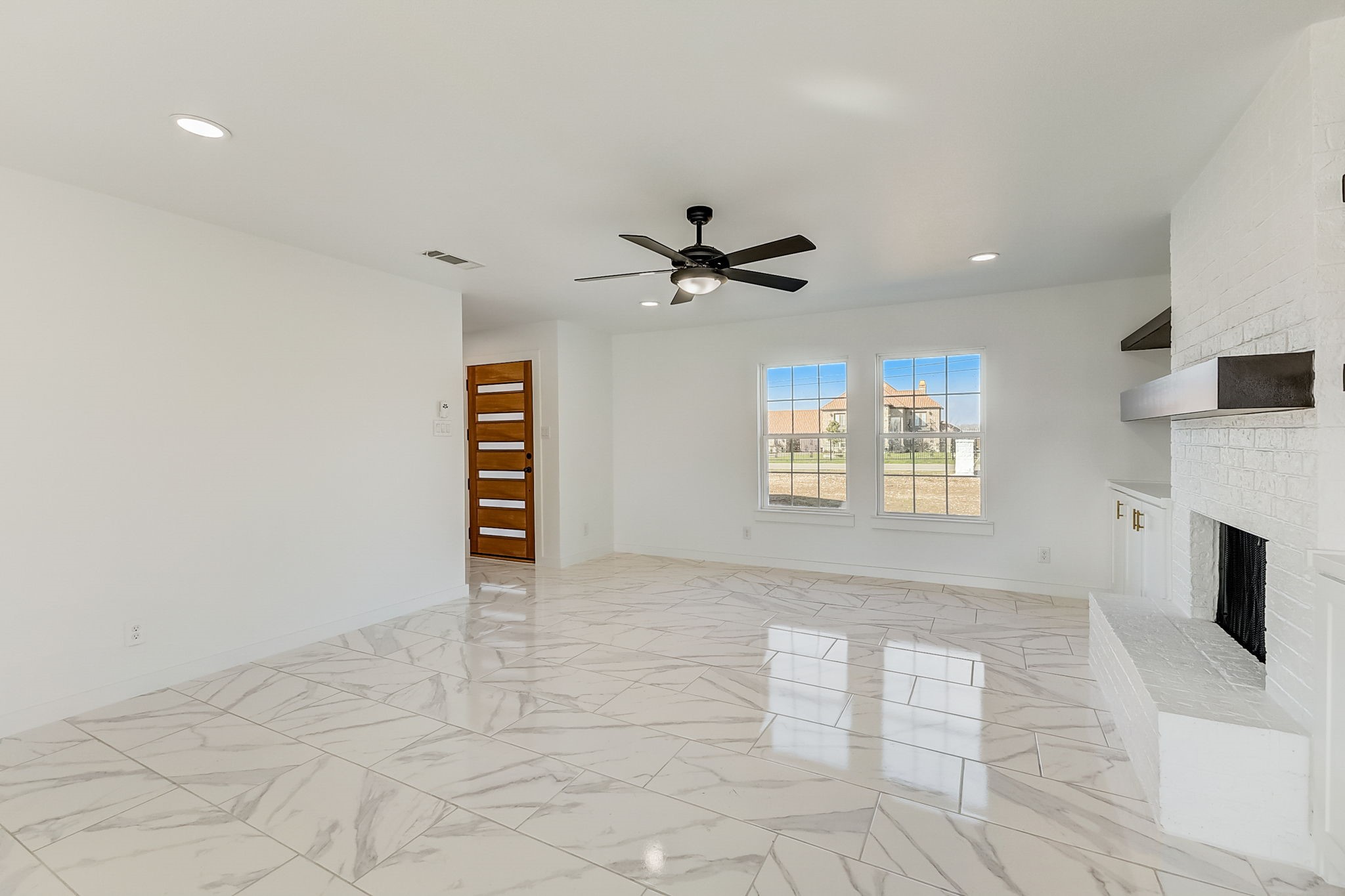 1413 W Cleburne Road
