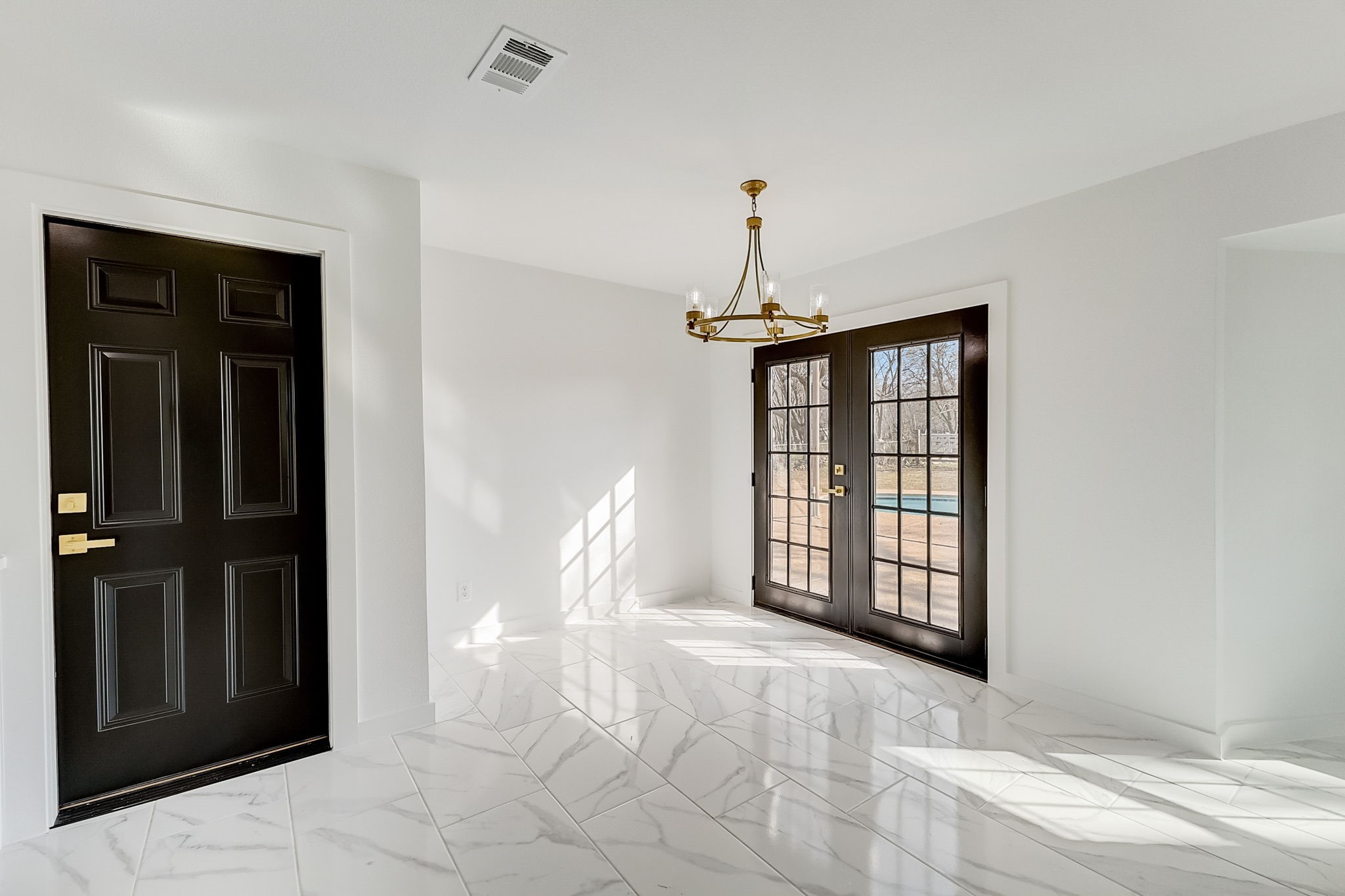 1413 W Cleburne Road
