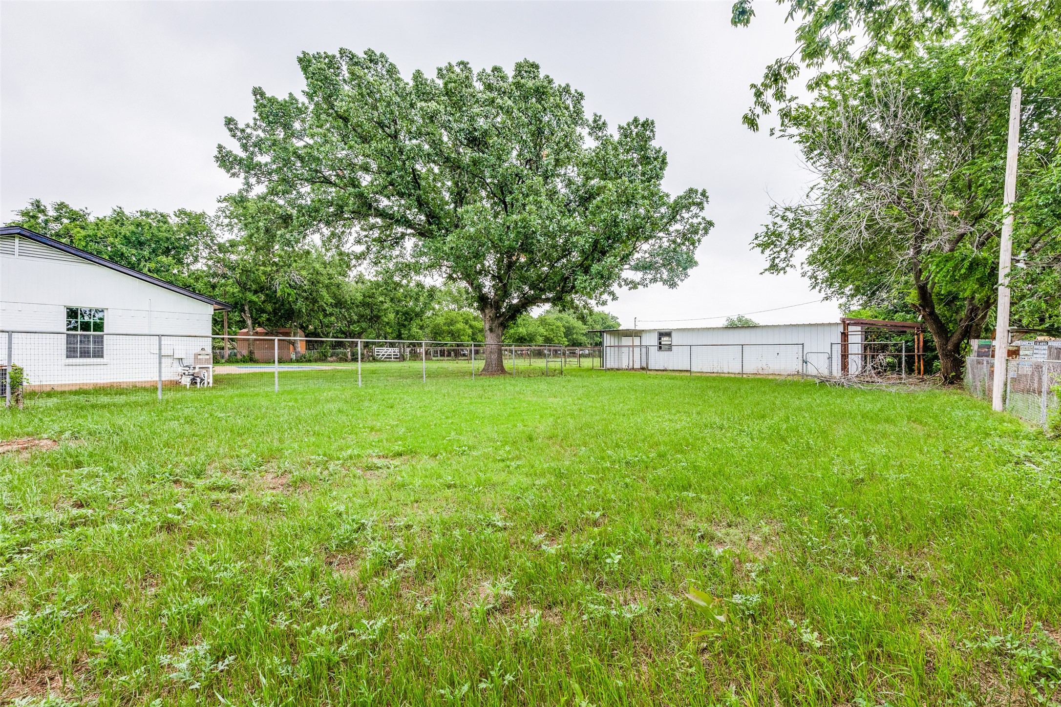 1413 W Cleburne Road