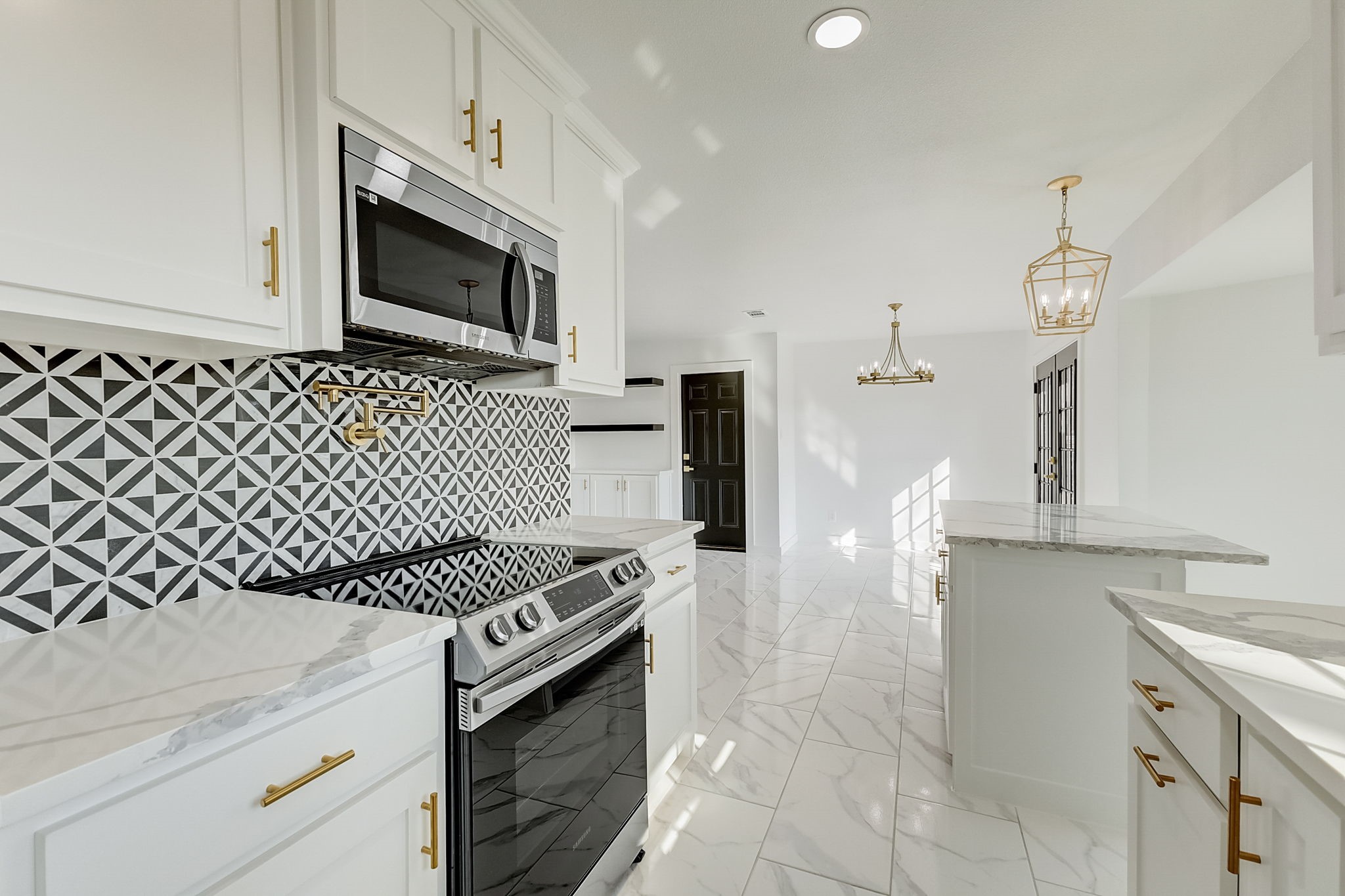 1413 W Cleburne Road