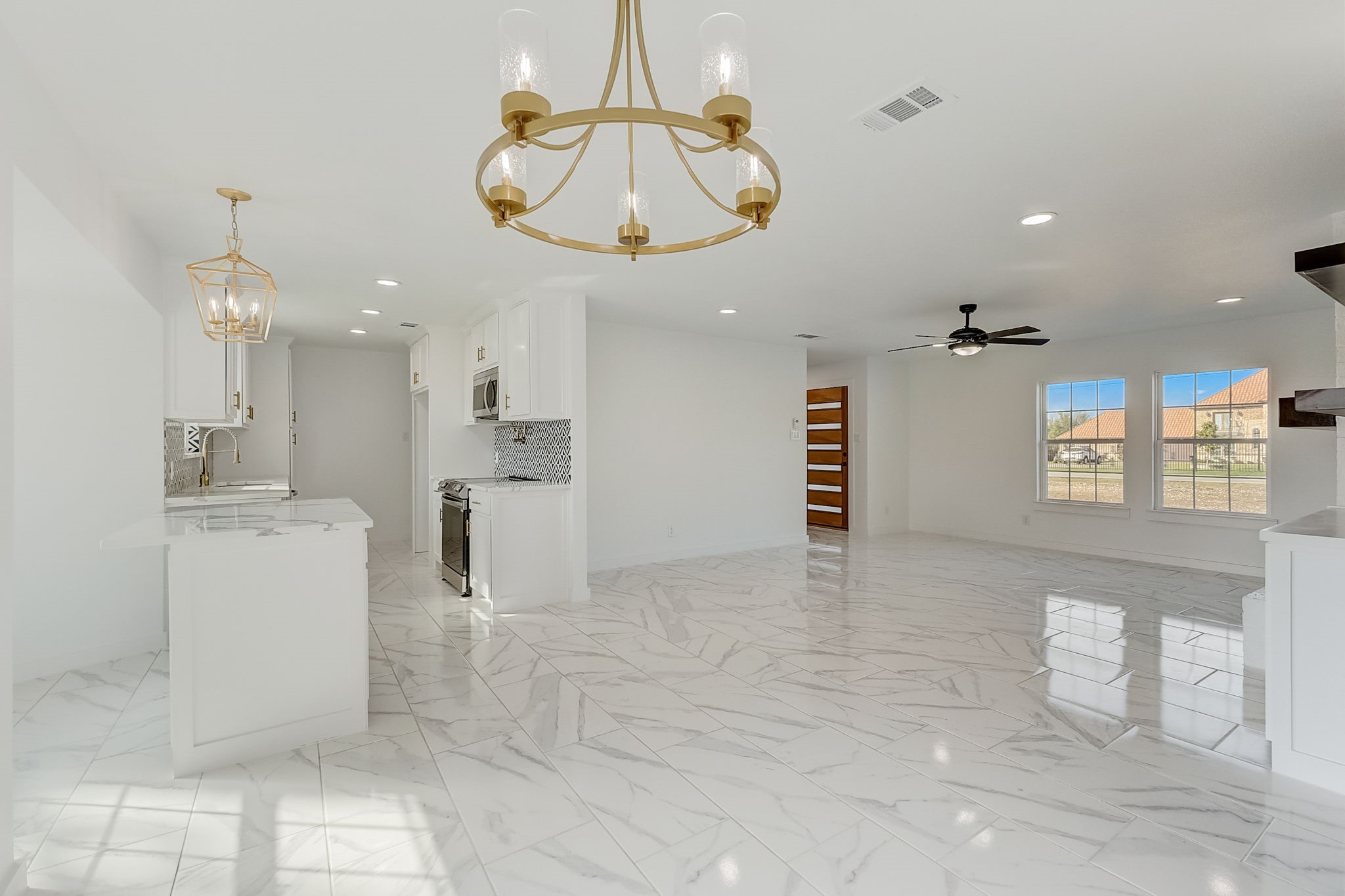 1413 W Cleburne Road