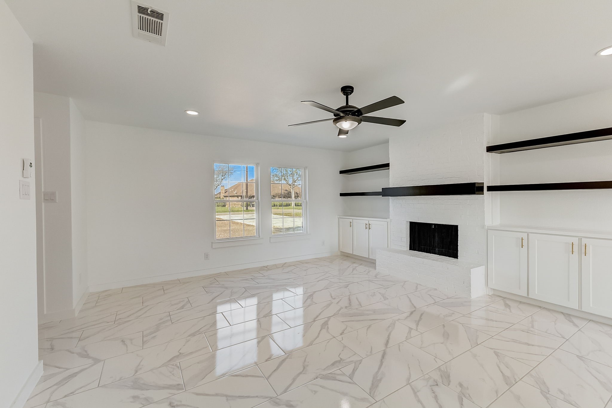 1413 W Cleburne Road