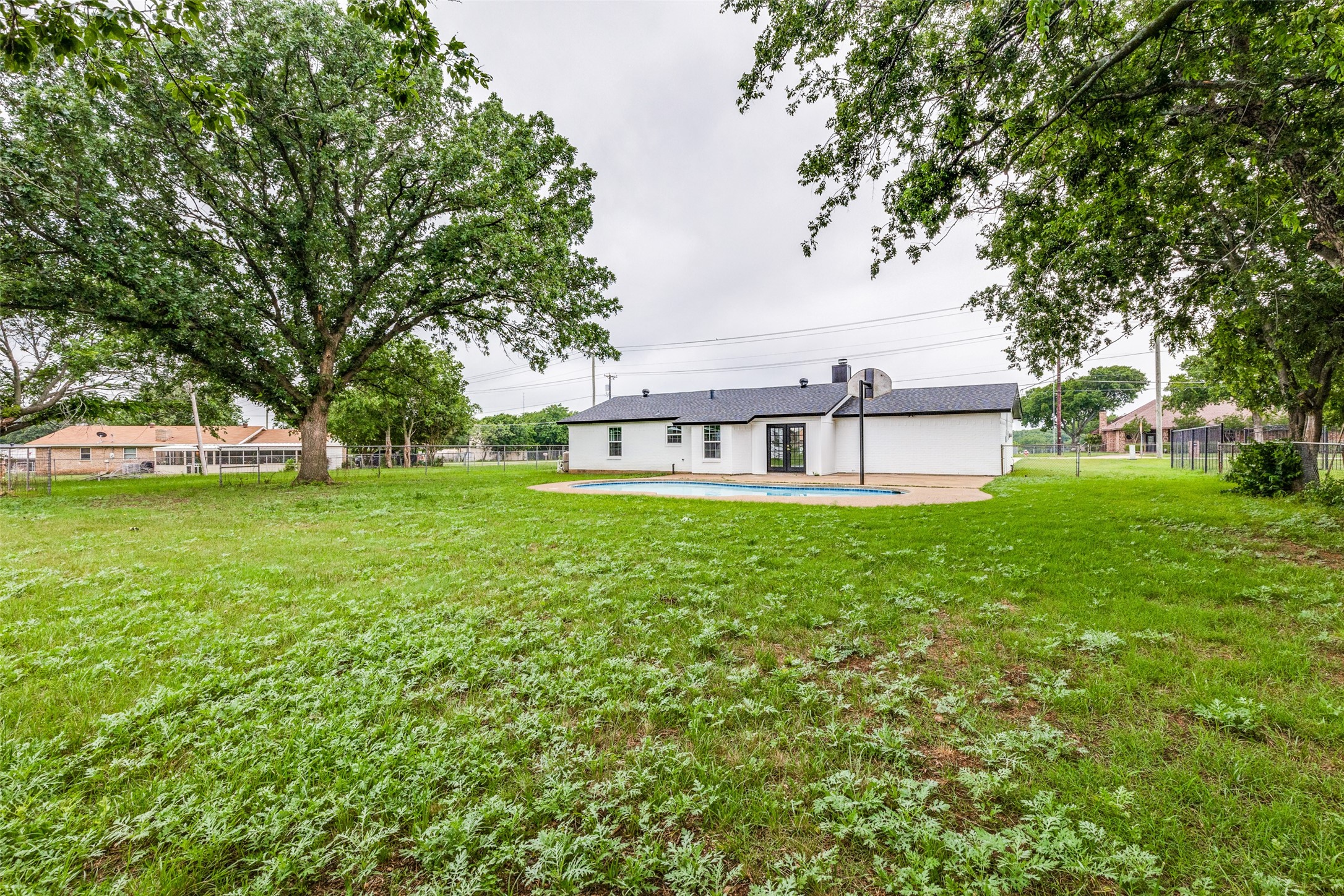 1413 W Cleburne Road