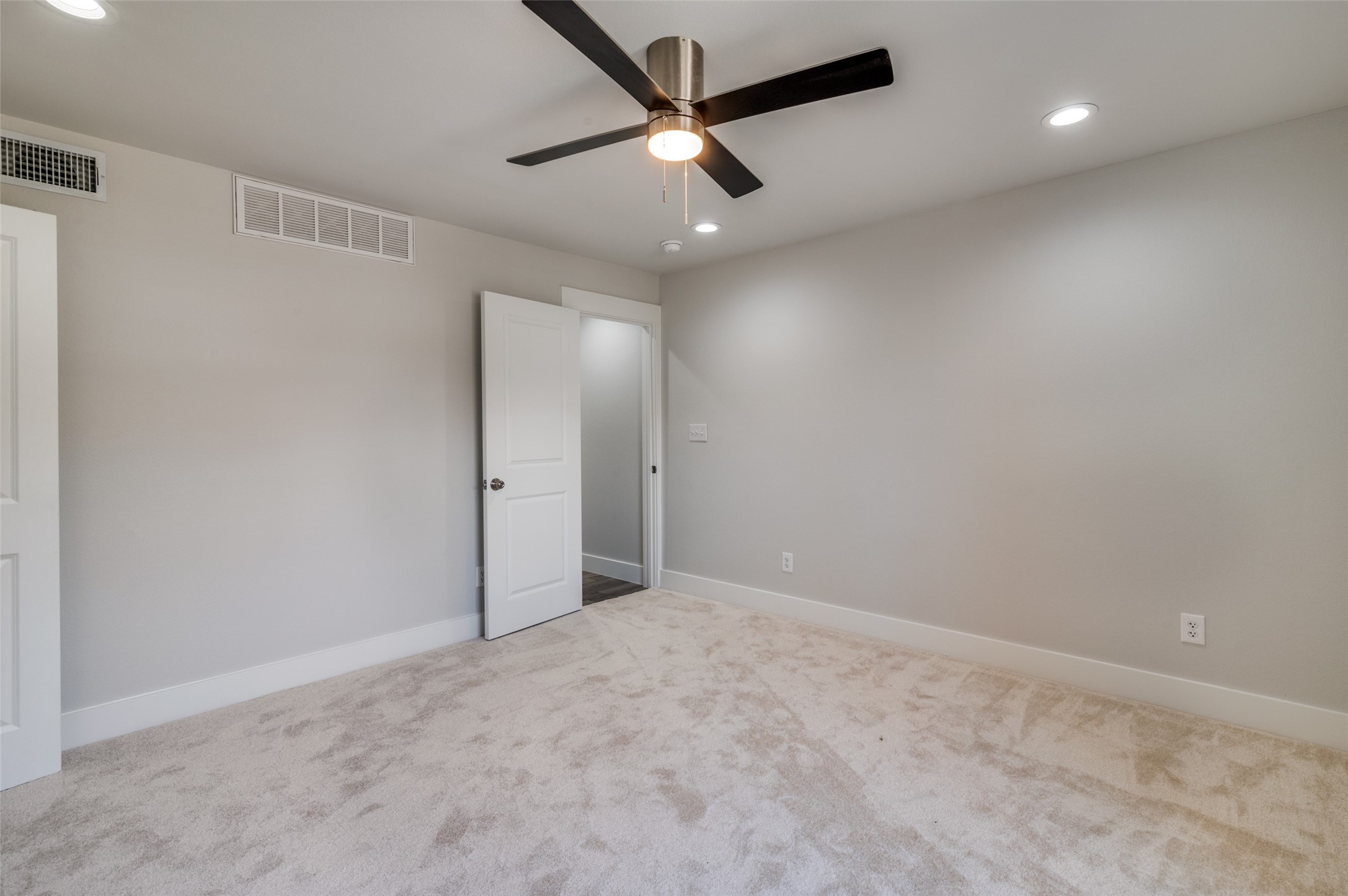 2733 Silver Creek Drive 106