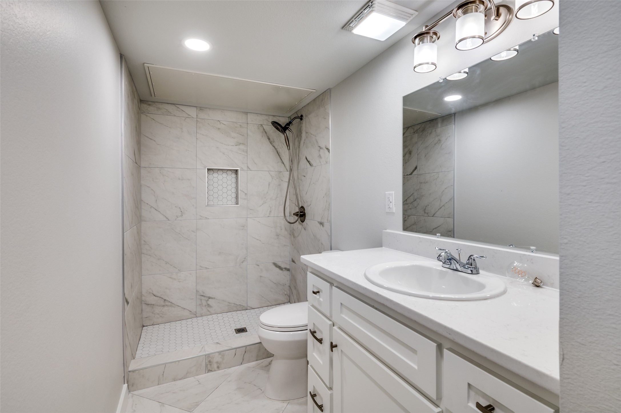 2733 Silver Creek Drive 106