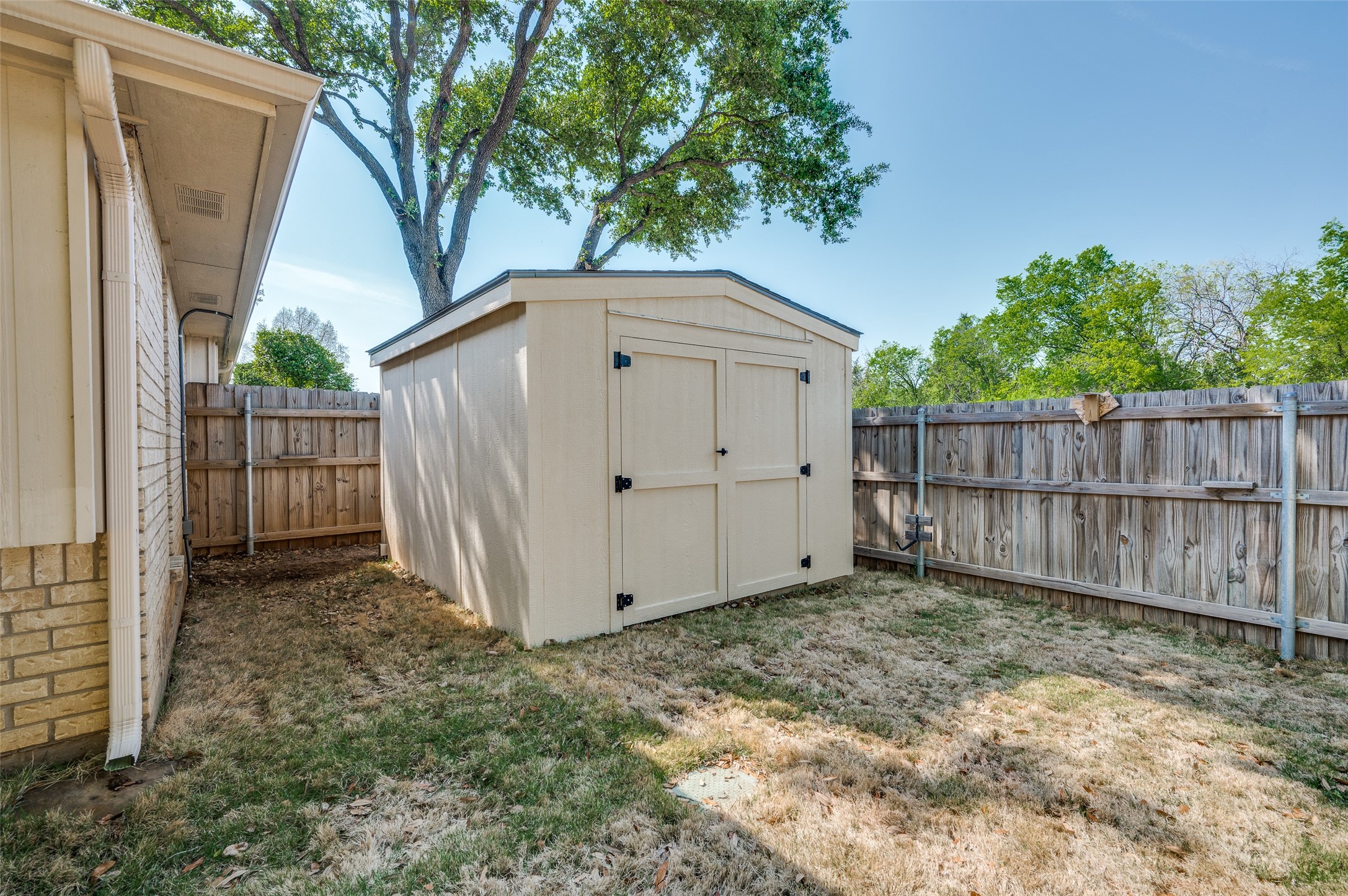 4902 Oak Hollow Drive