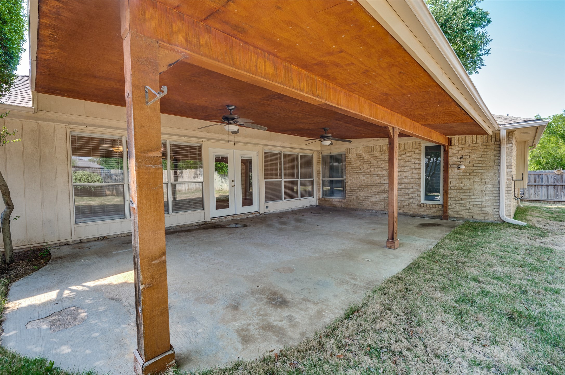 4902 Oak Hollow Drive