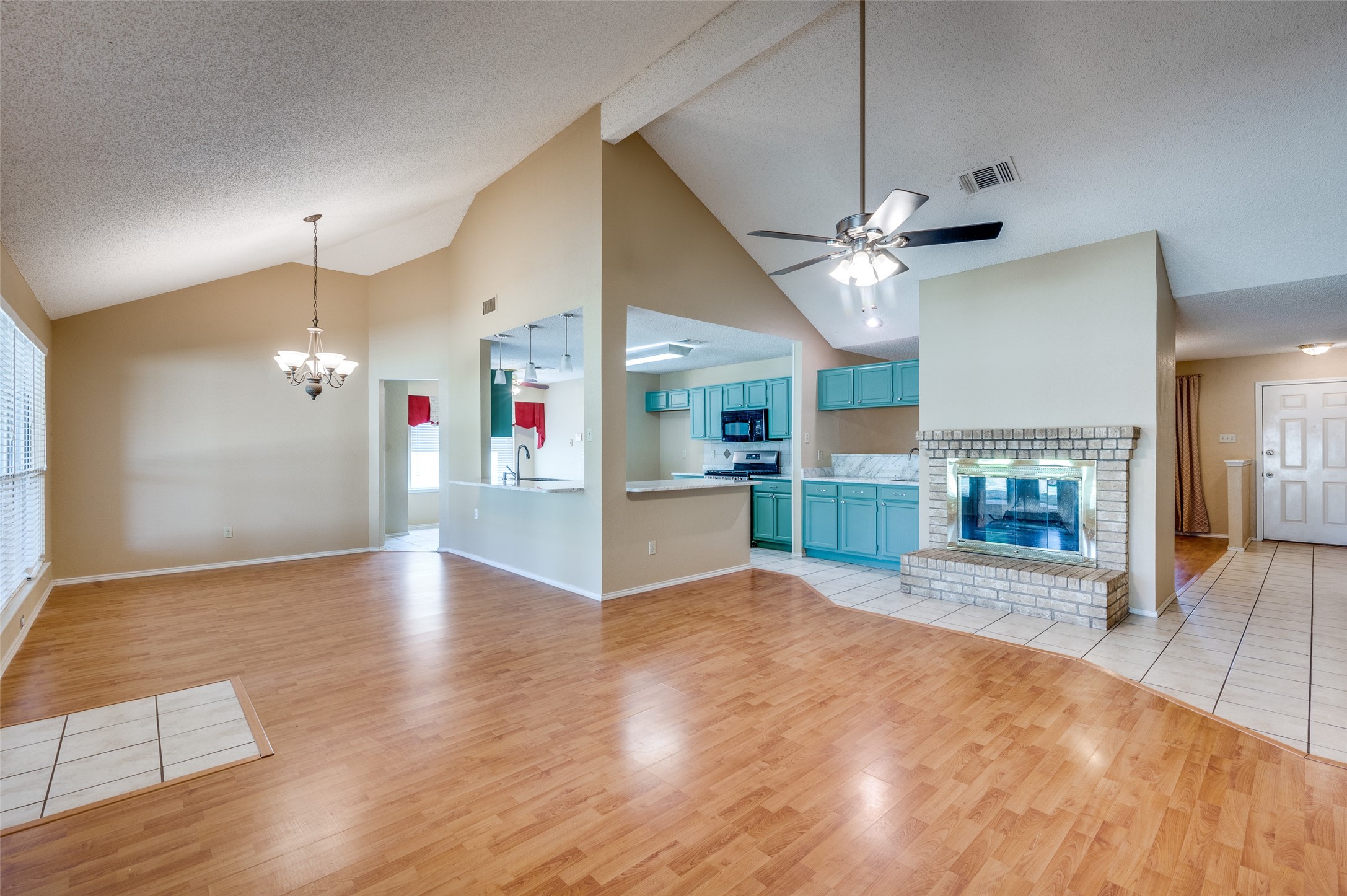 4902 Oak Hollow Drive