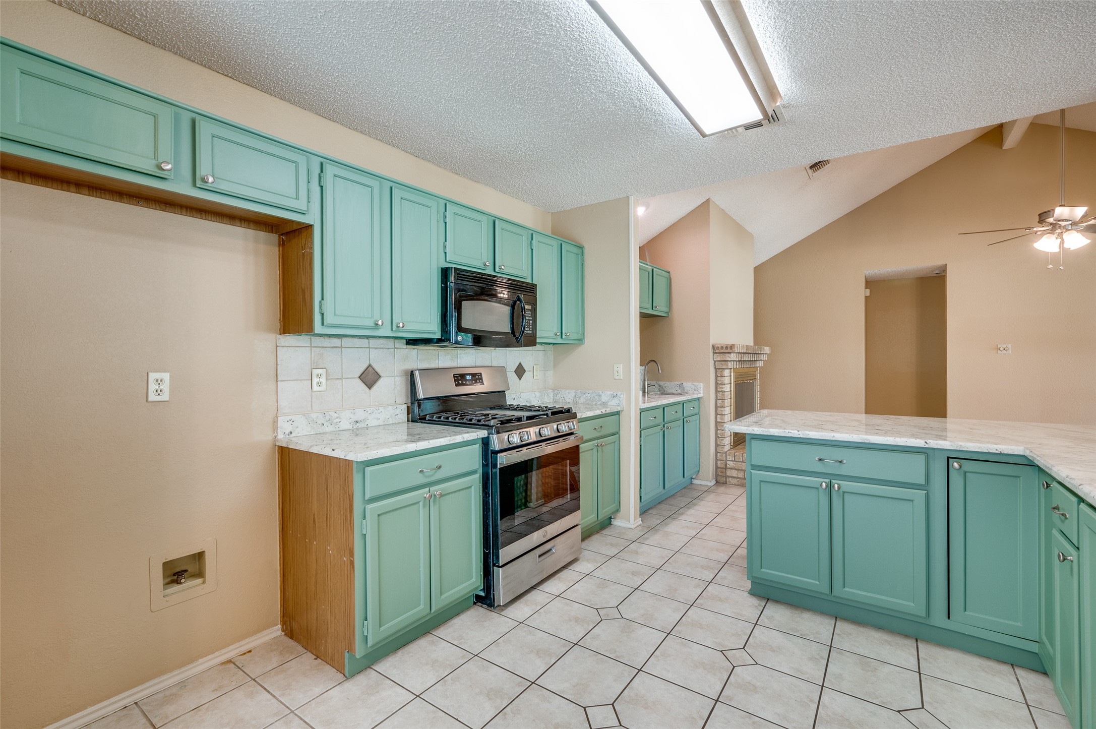 4902 Oak Hollow Drive