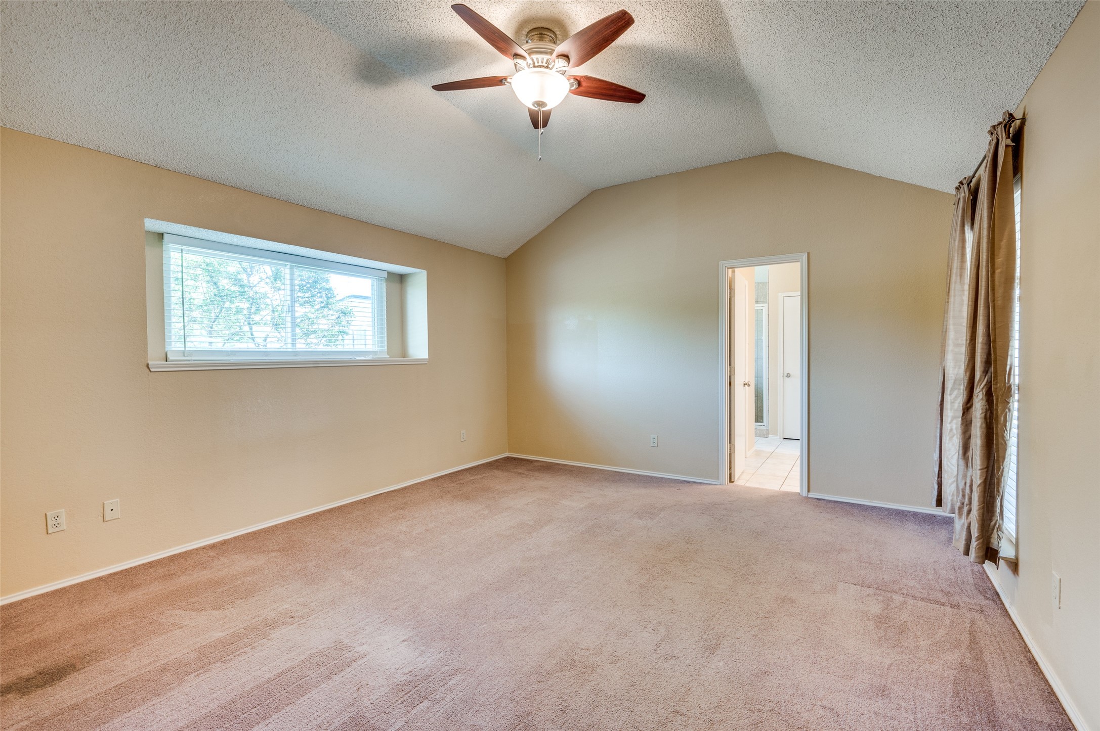 4902 Oak Hollow Drive