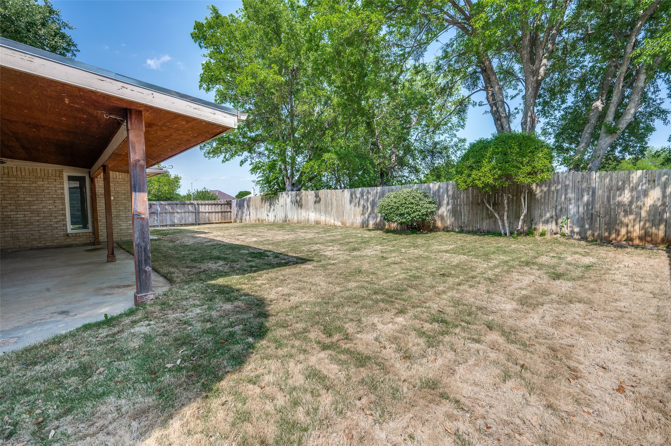 4902 Oak Hollow Drive