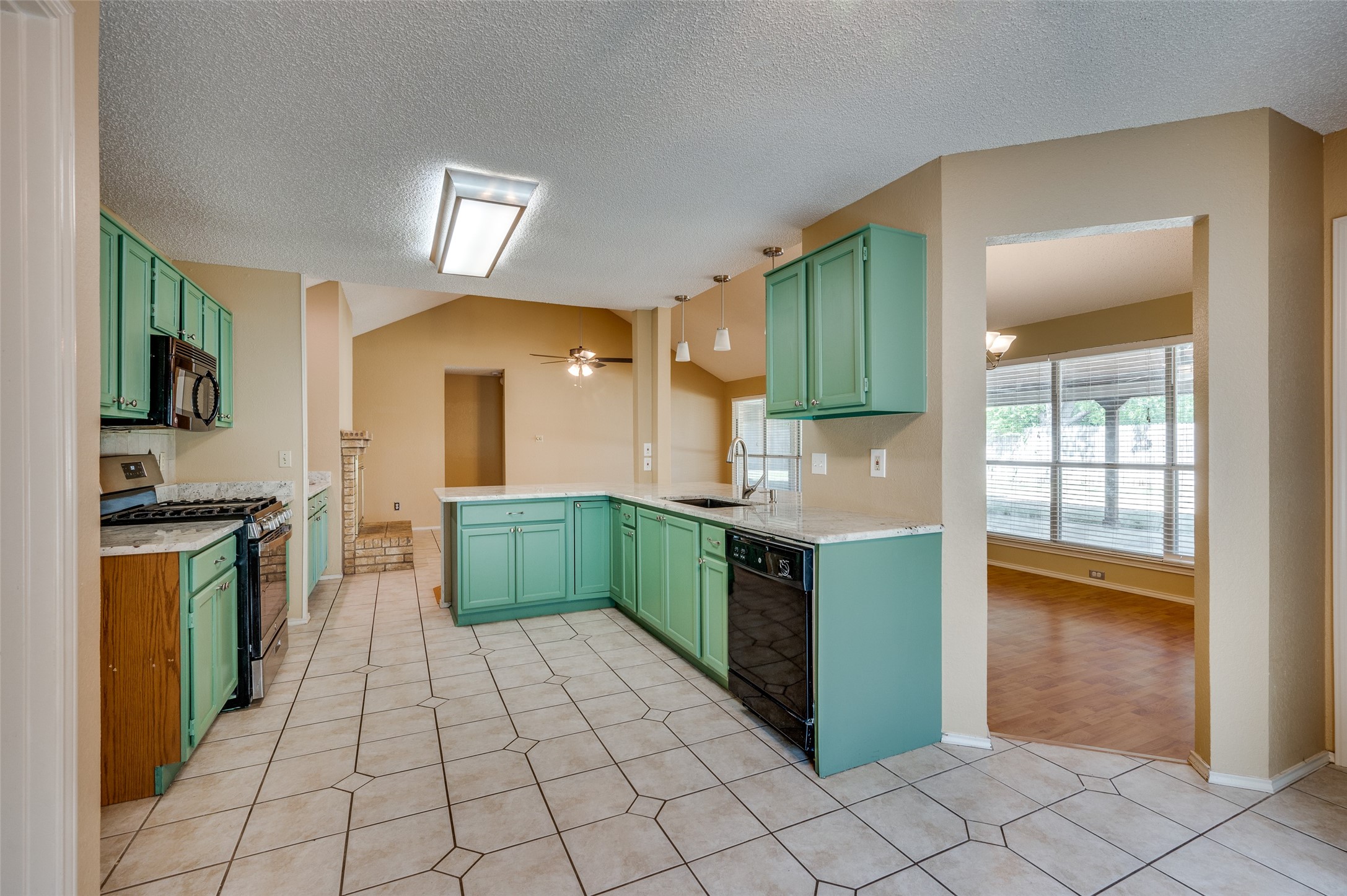 4902 Oak Hollow Drive