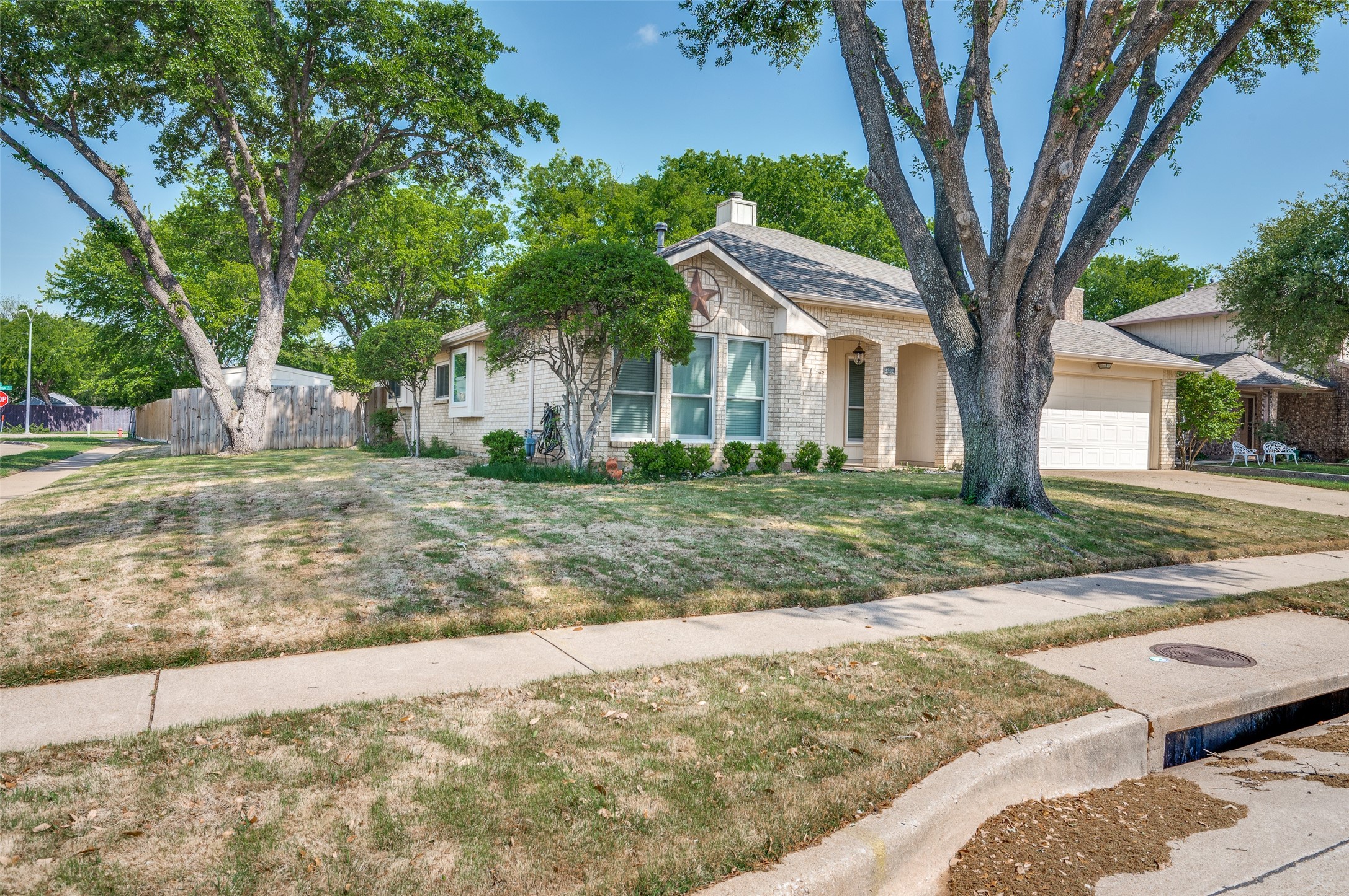 4902 Oak Hollow Drive
