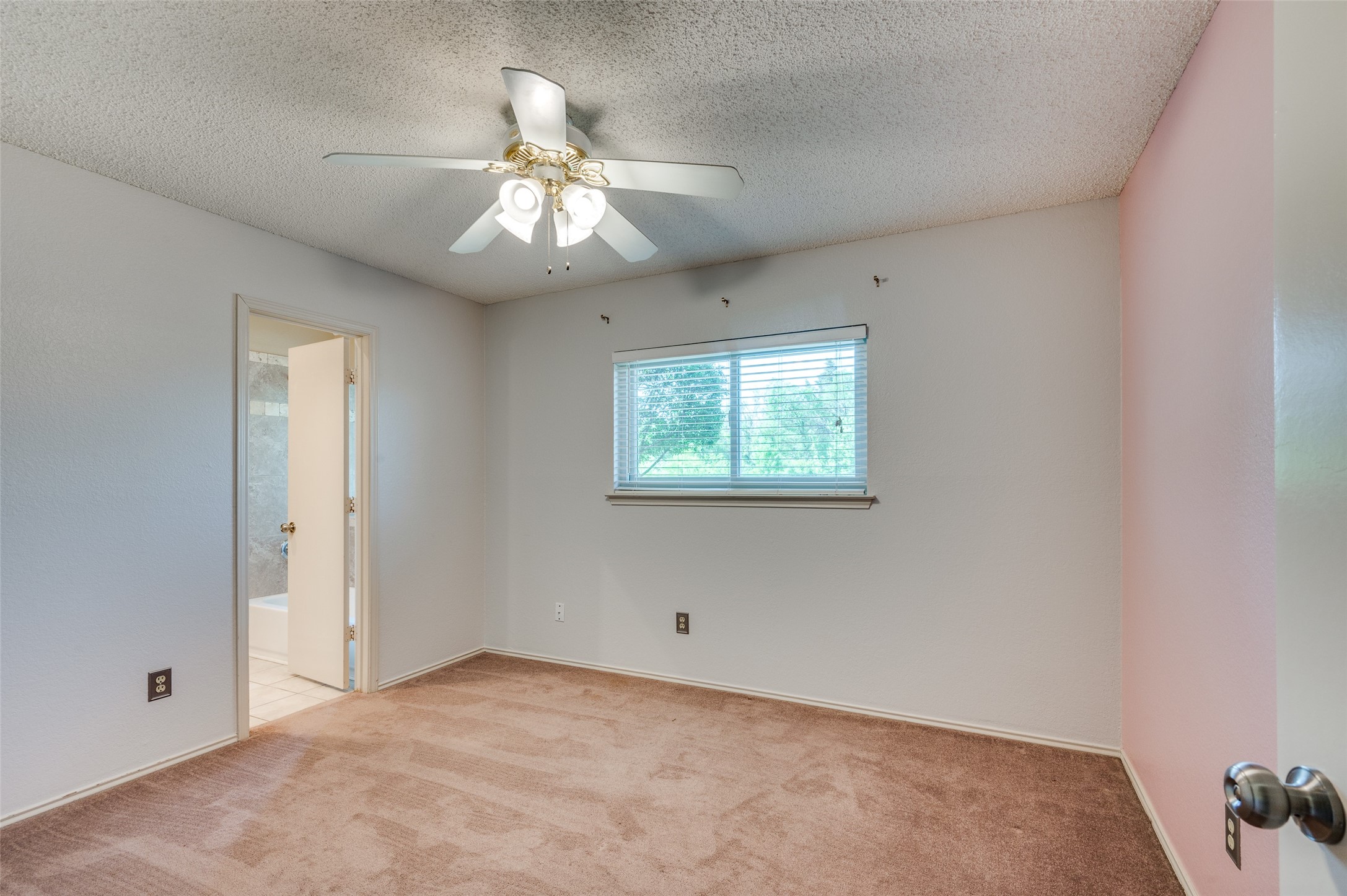 4902 Oak Hollow Drive