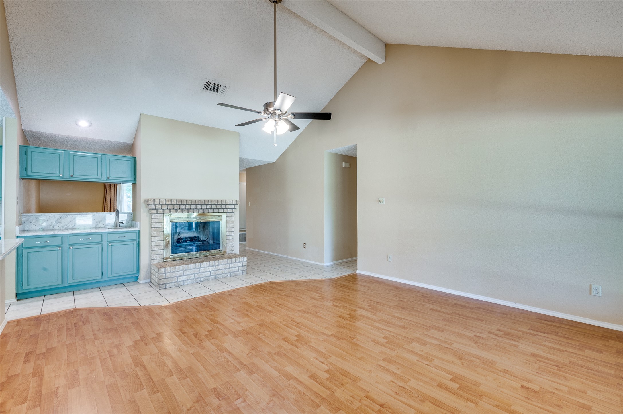 4902 Oak Hollow Drive
