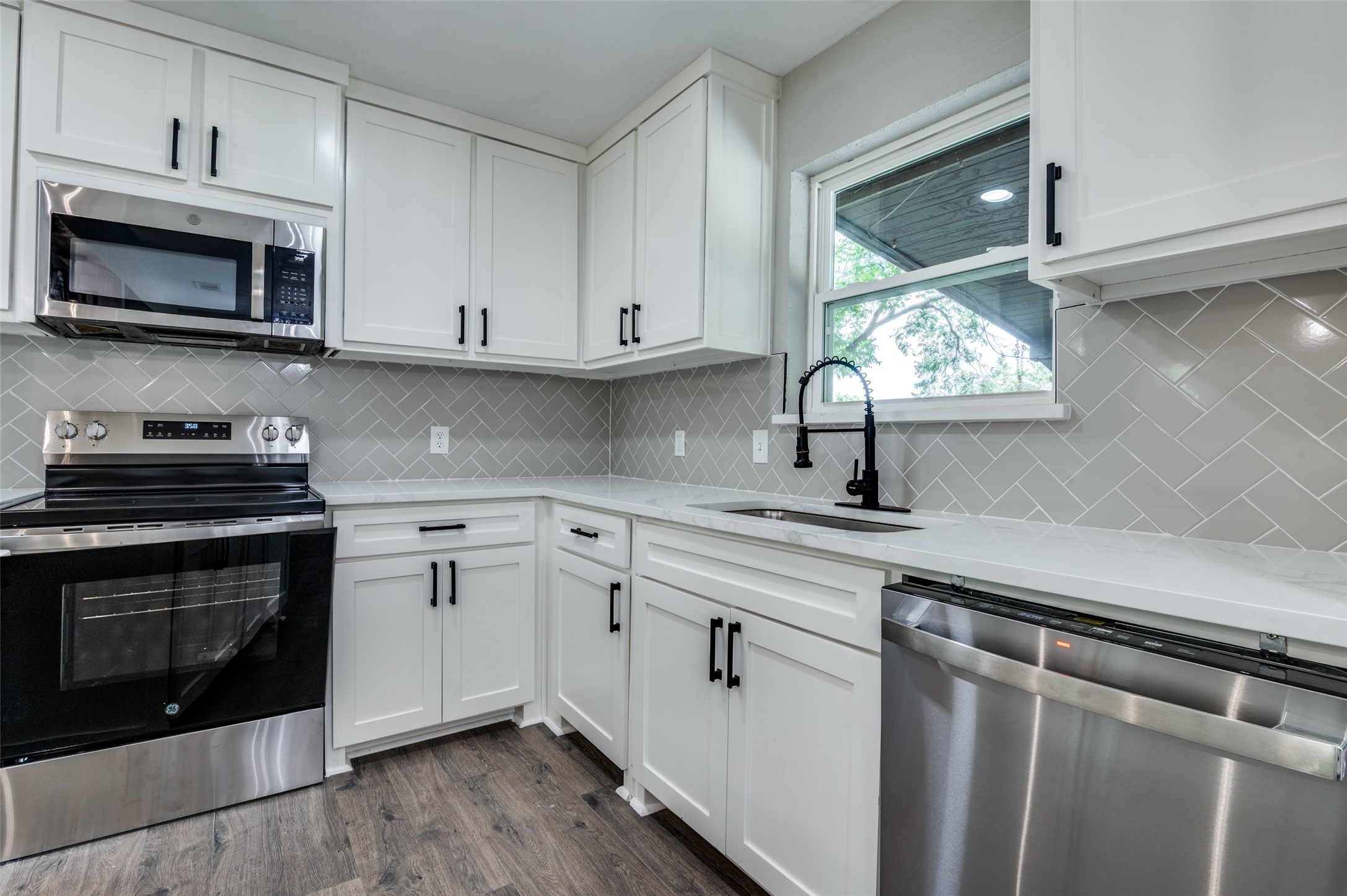 414 Pearly Top Drive