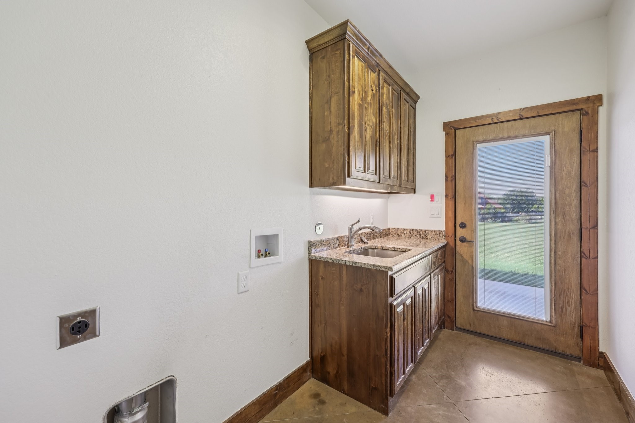 8137 Dollar Lane