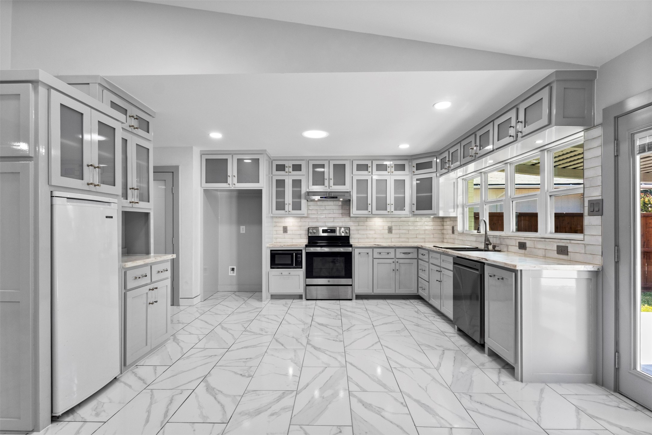 1528 Carnation Drive