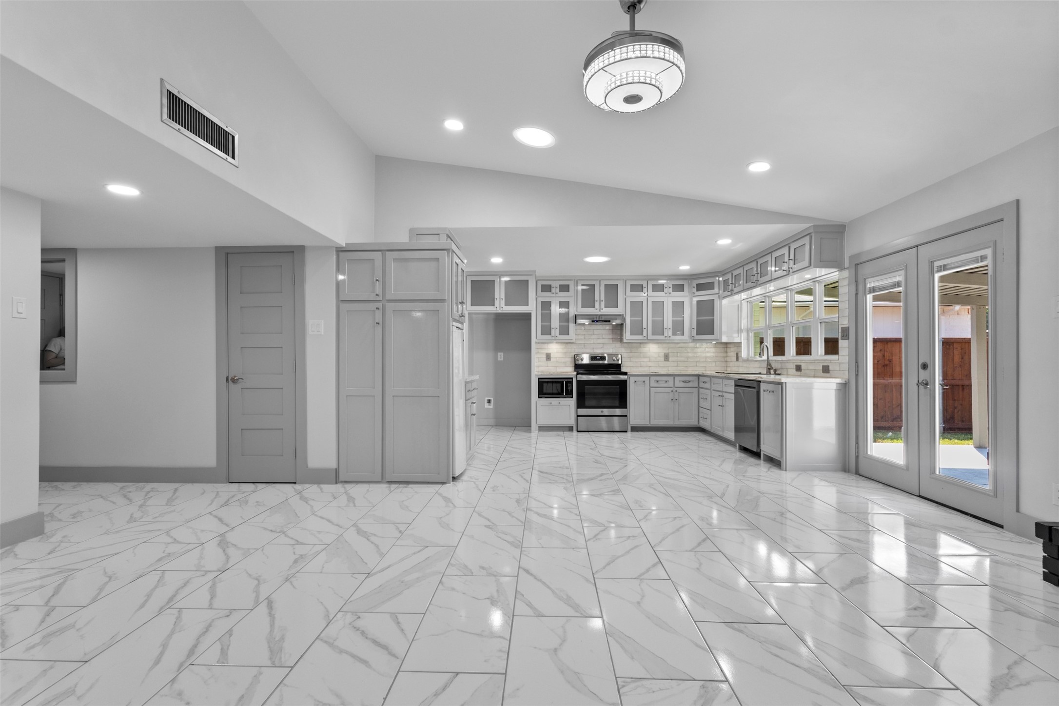 1528 Carnation Drive