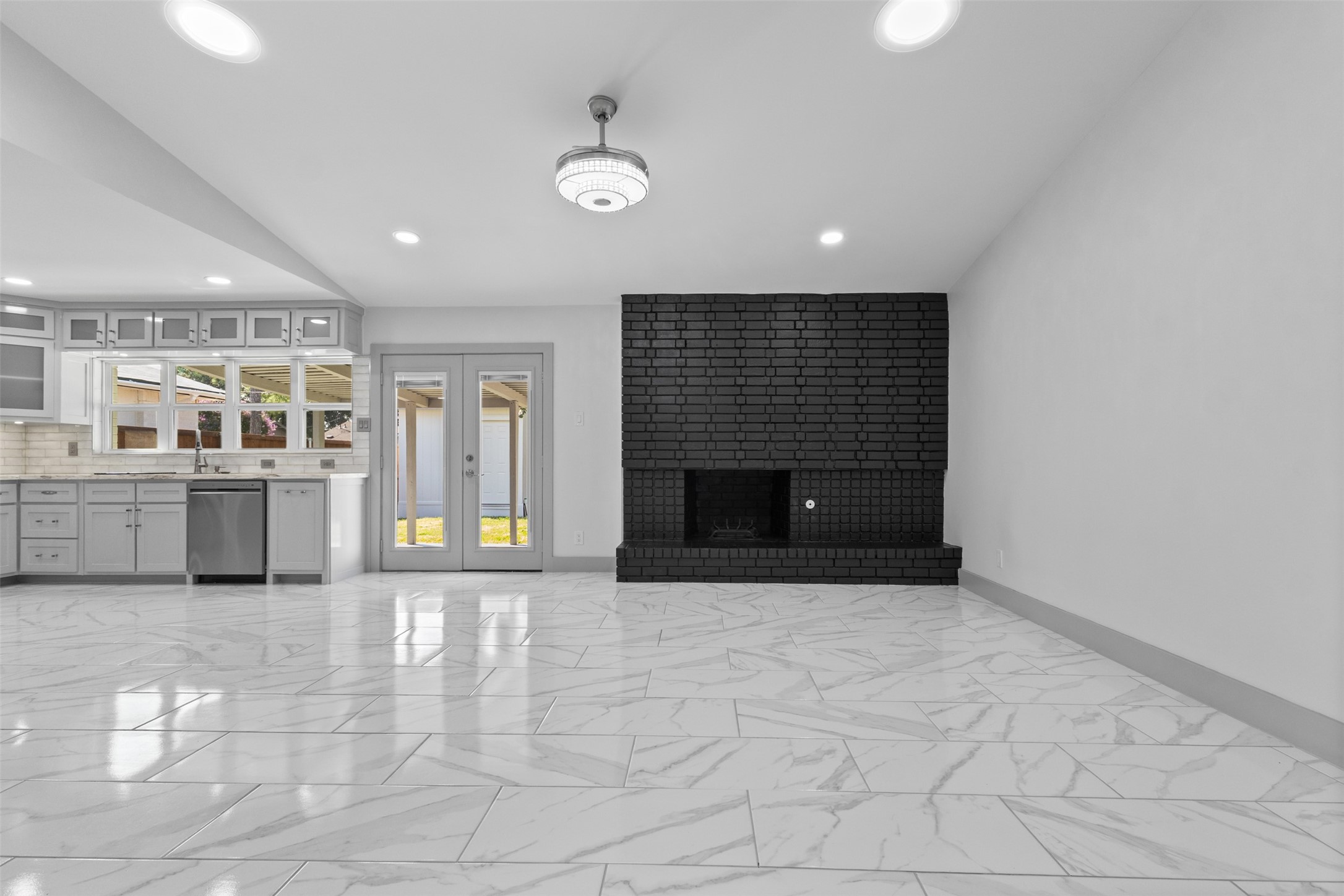 1528 Carnation Drive