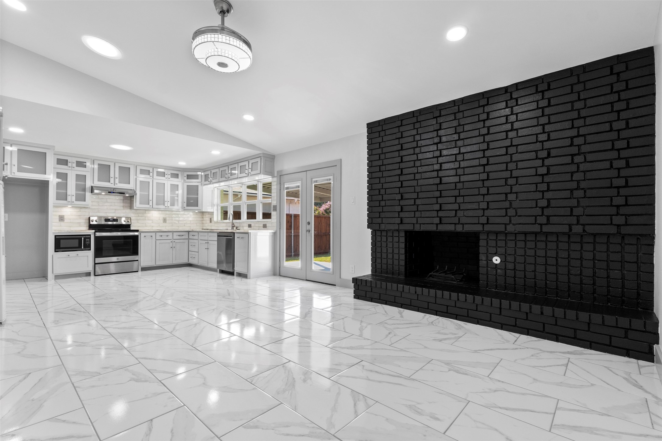 1528 Carnation Drive